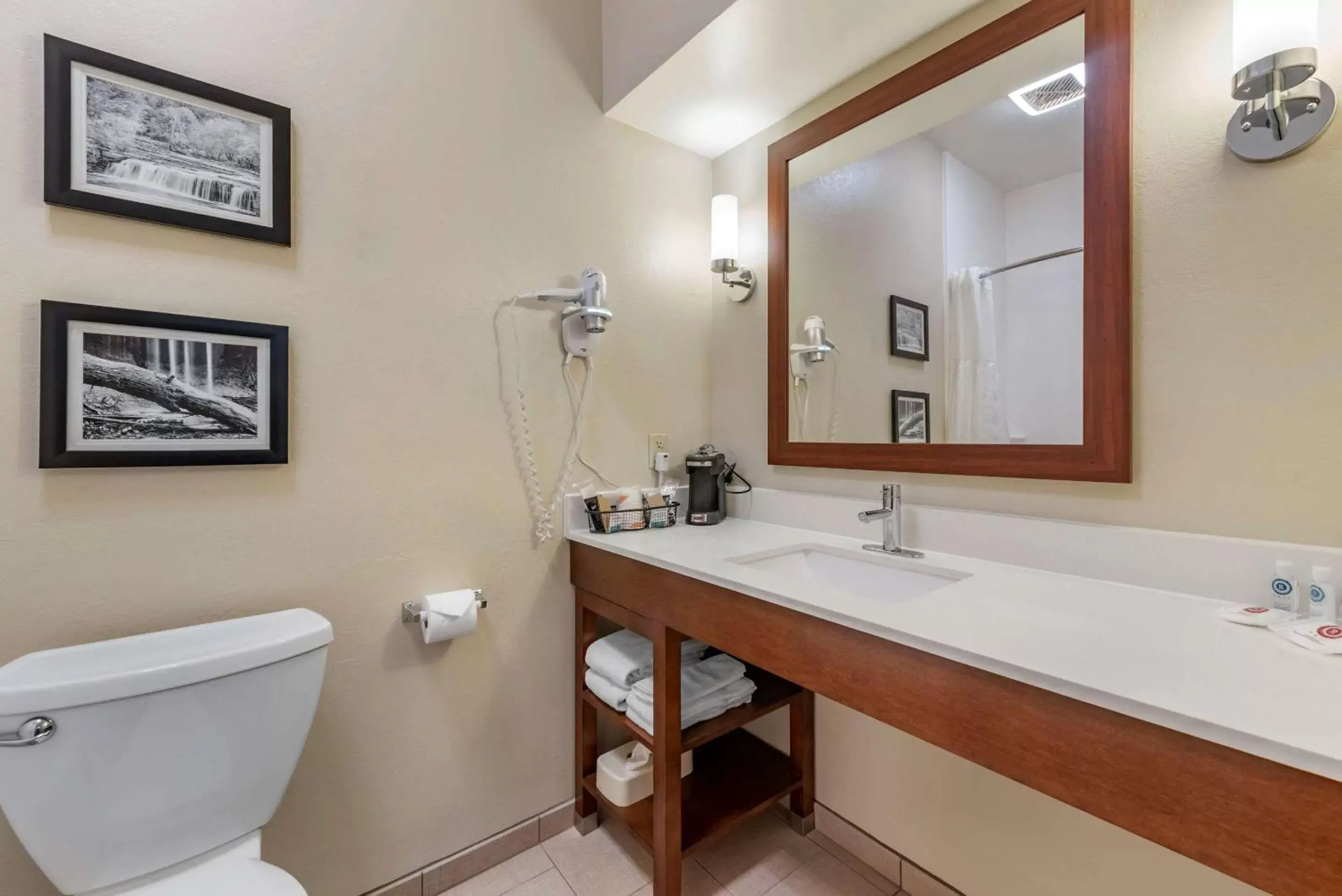 Bathroom in Comfort Inn Crawfordsville
