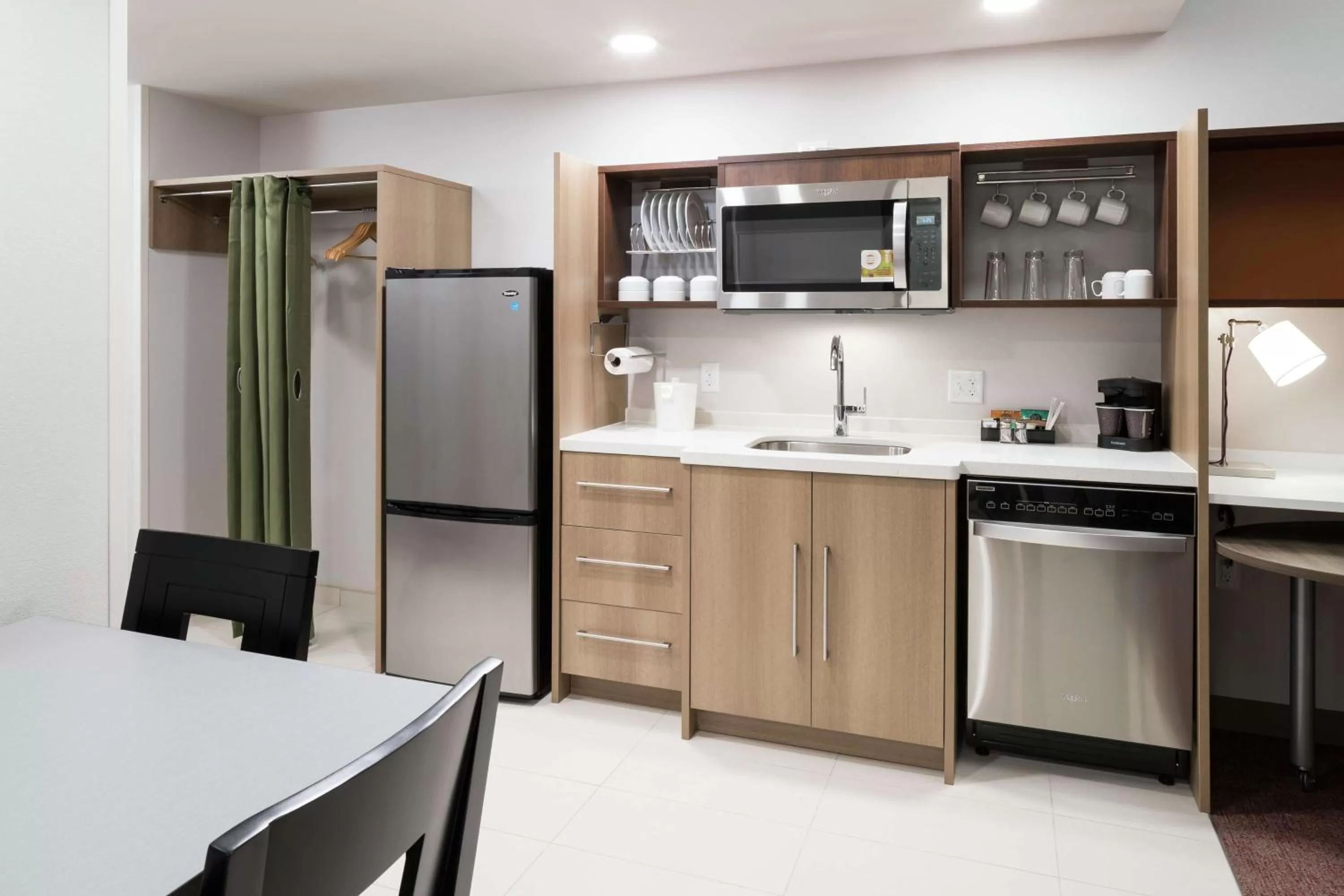 Kitchen or kitchenette in Home2 Suites By Hilton Orlando Airport