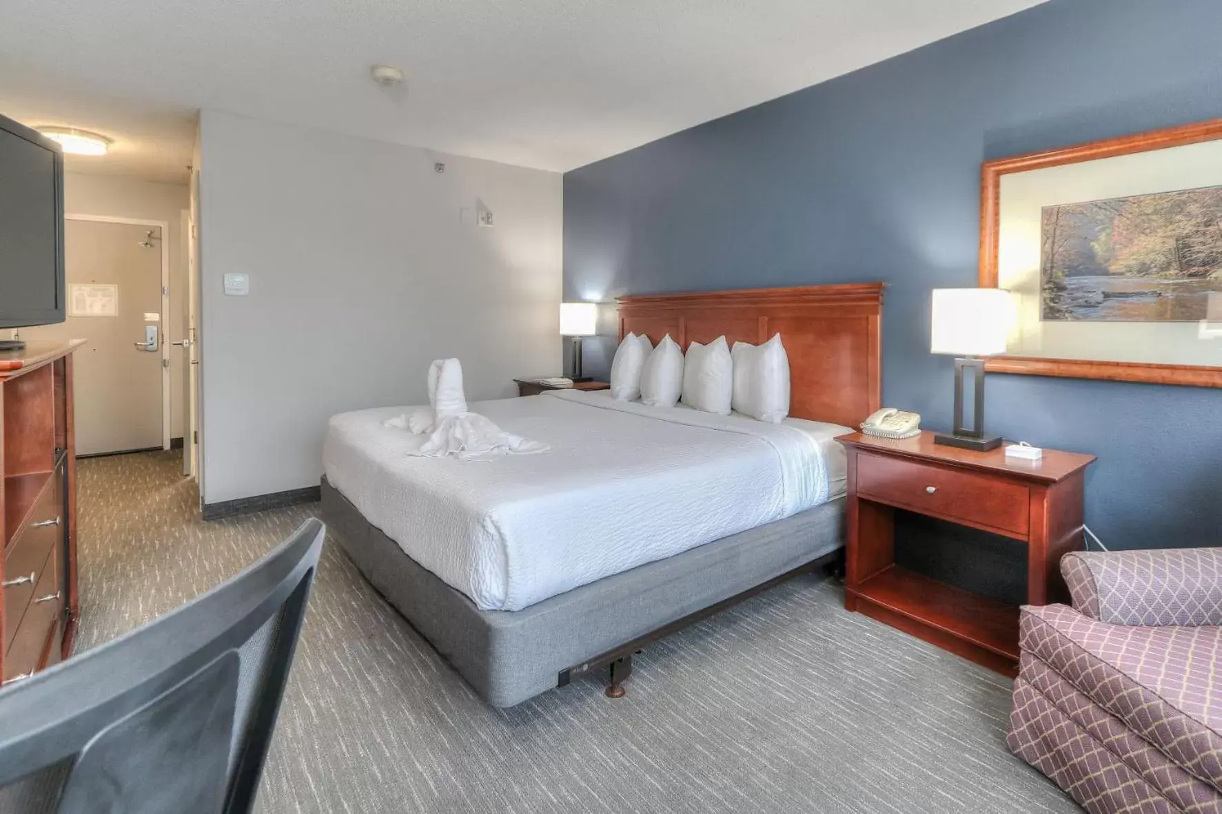 Bed in The Ramsey Hotel and Convention Center Pigeon Forge Bed in The Ramsey Hotel and Convention Center Pigeon Forge