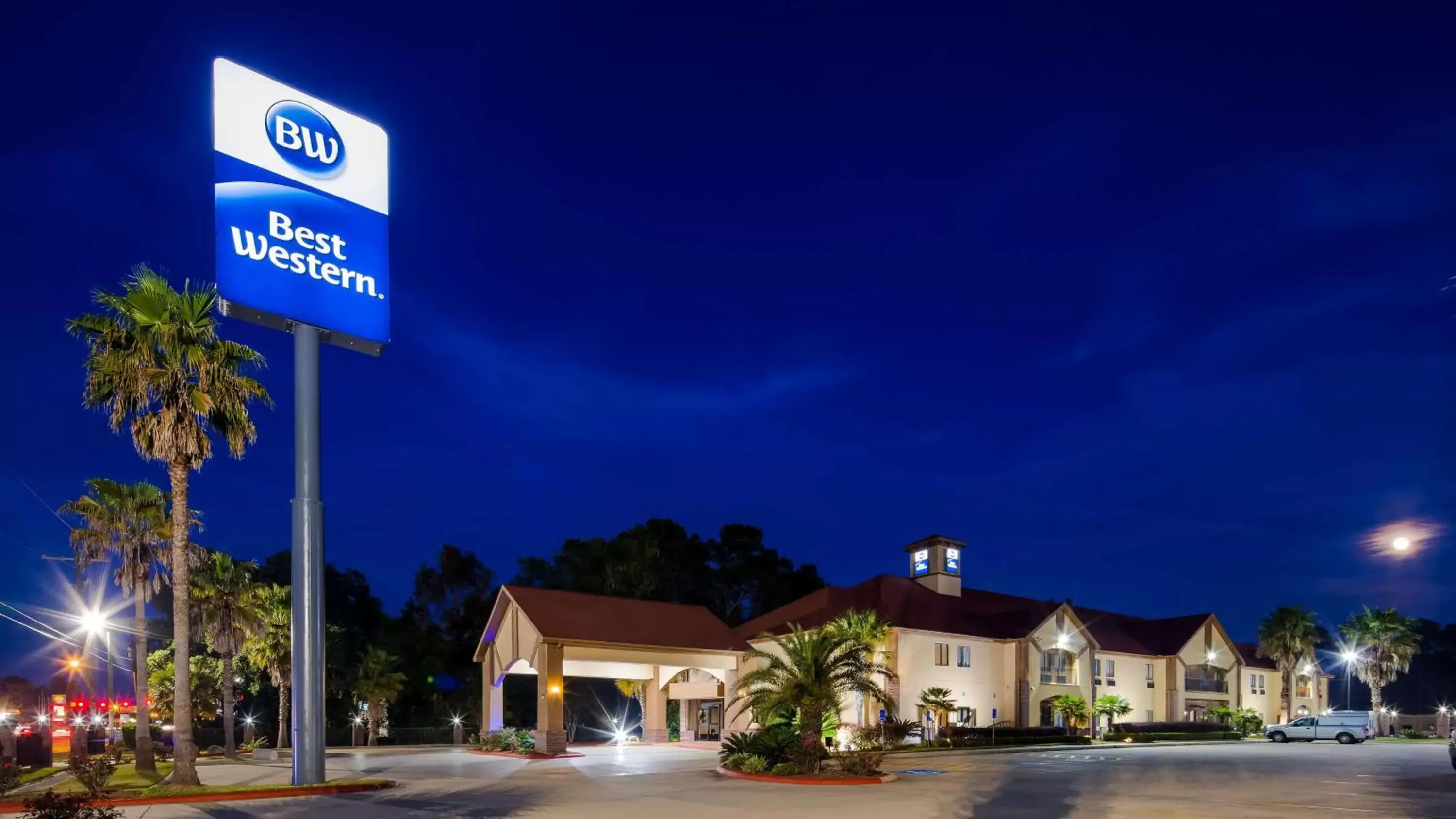 Property building in Best Western Bayou Inn and Suites