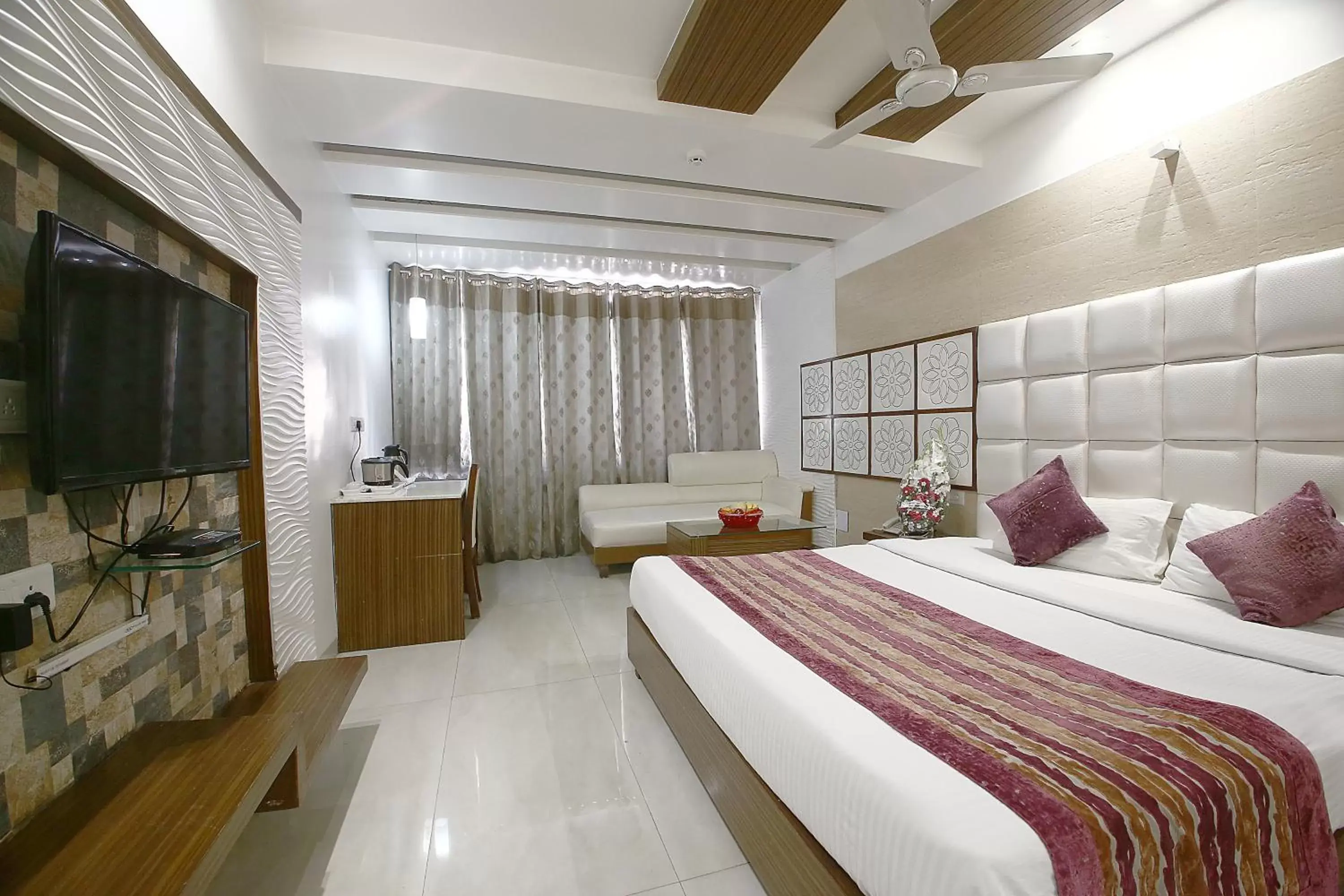 Bedroom, Bed in Hotel Emerald Bedroom, Bed in Hotel Emerald