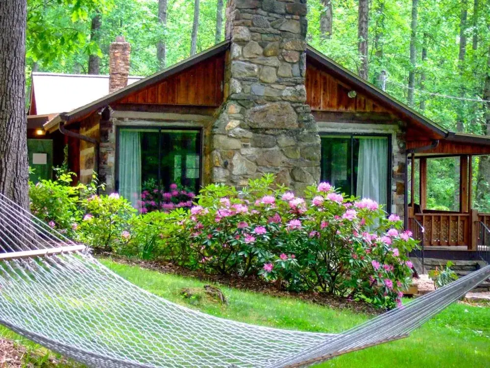 Facade/entrance, Property Building in Asheville Cabins of Willow Winds