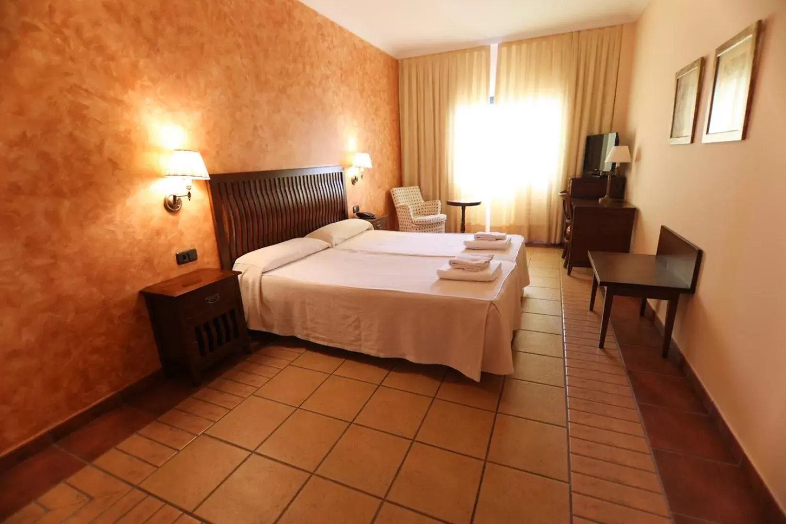 Photo of the whole room, Bed in Hospedium Hotel Doña Mafalda de Castilla