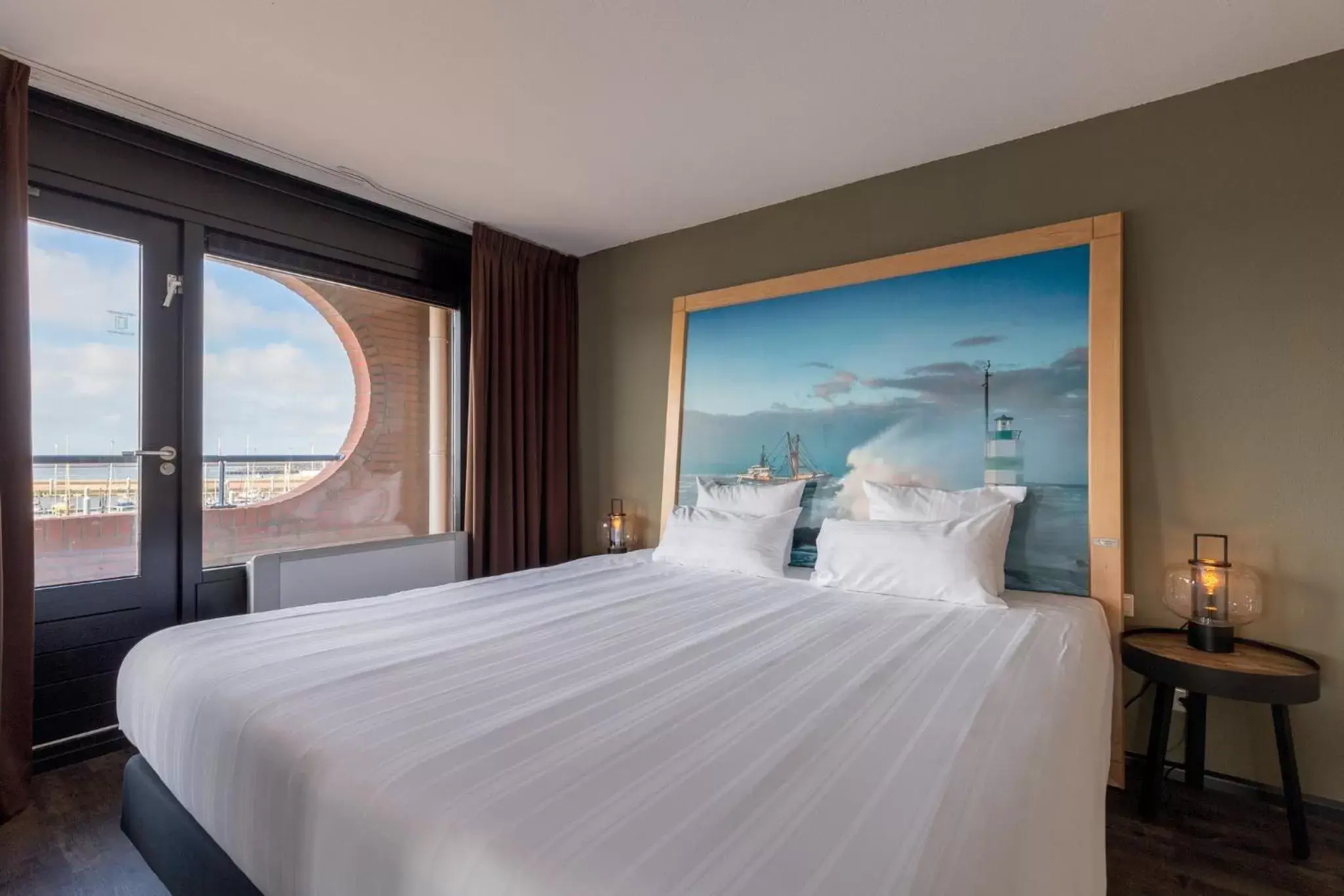 Photo of the whole room, Bed in Leonardo Hotel IJmuiden Seaport Beach