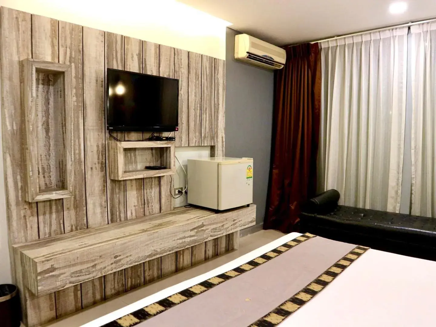 Bedroom, TV/Entertainment Center in Swana Bangkok Hotel