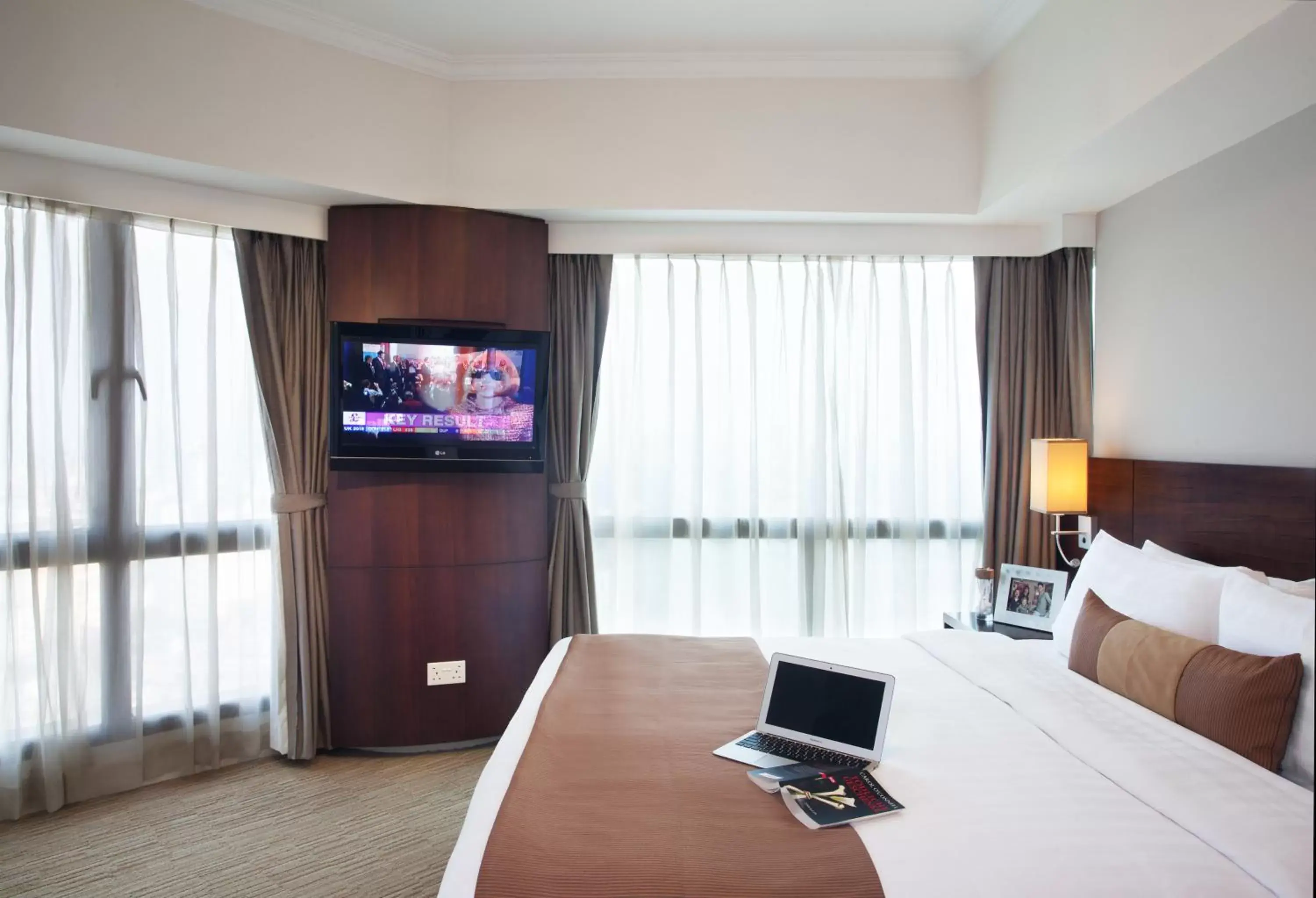 Bedroom, TV/Entertainment Center in Somerset Grand Hanoi Serviced Residences