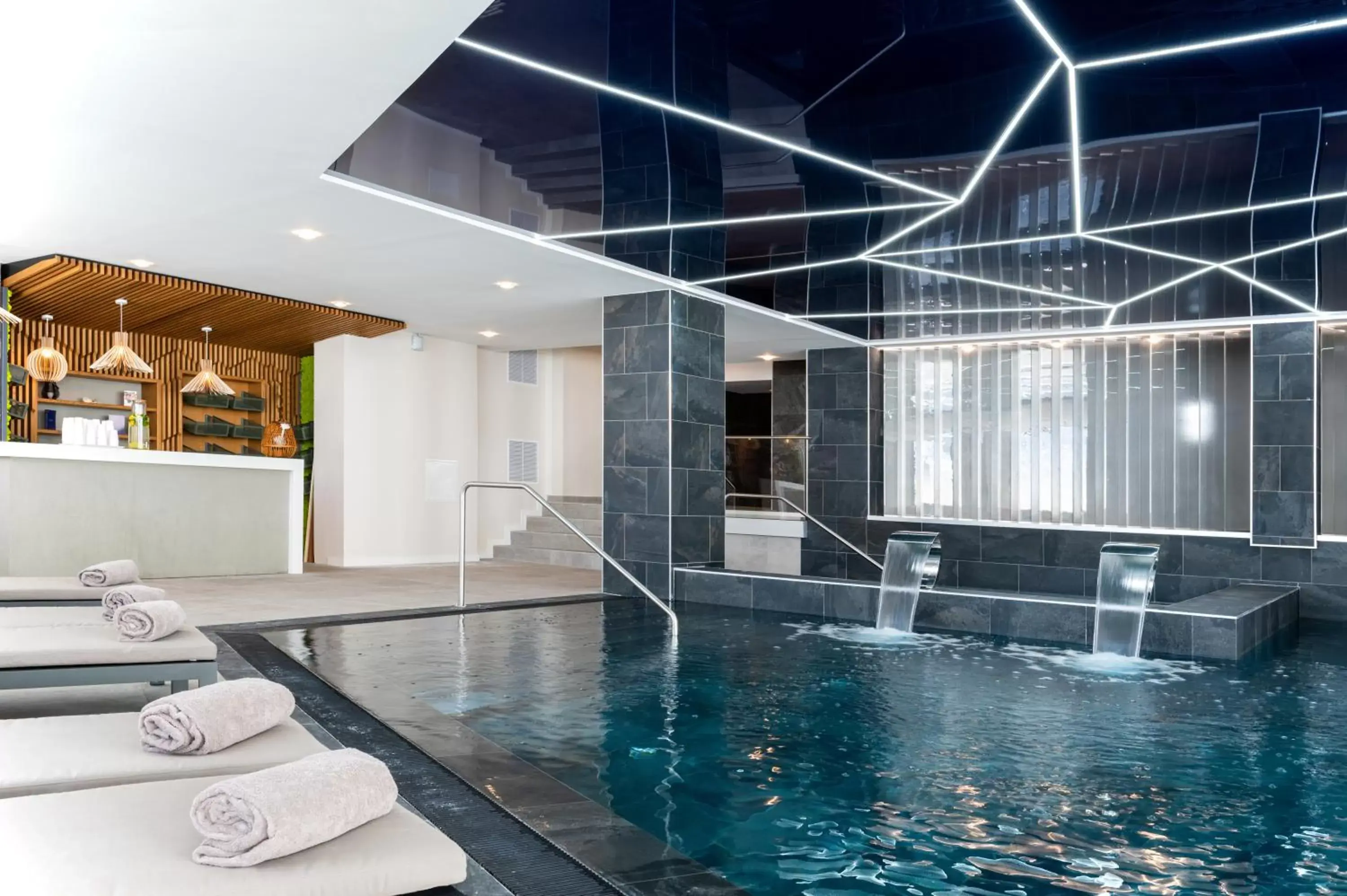 Spa and wellness centre/facilities, Swimming Pool in Hôtel VoulezVous by Les Etincelles