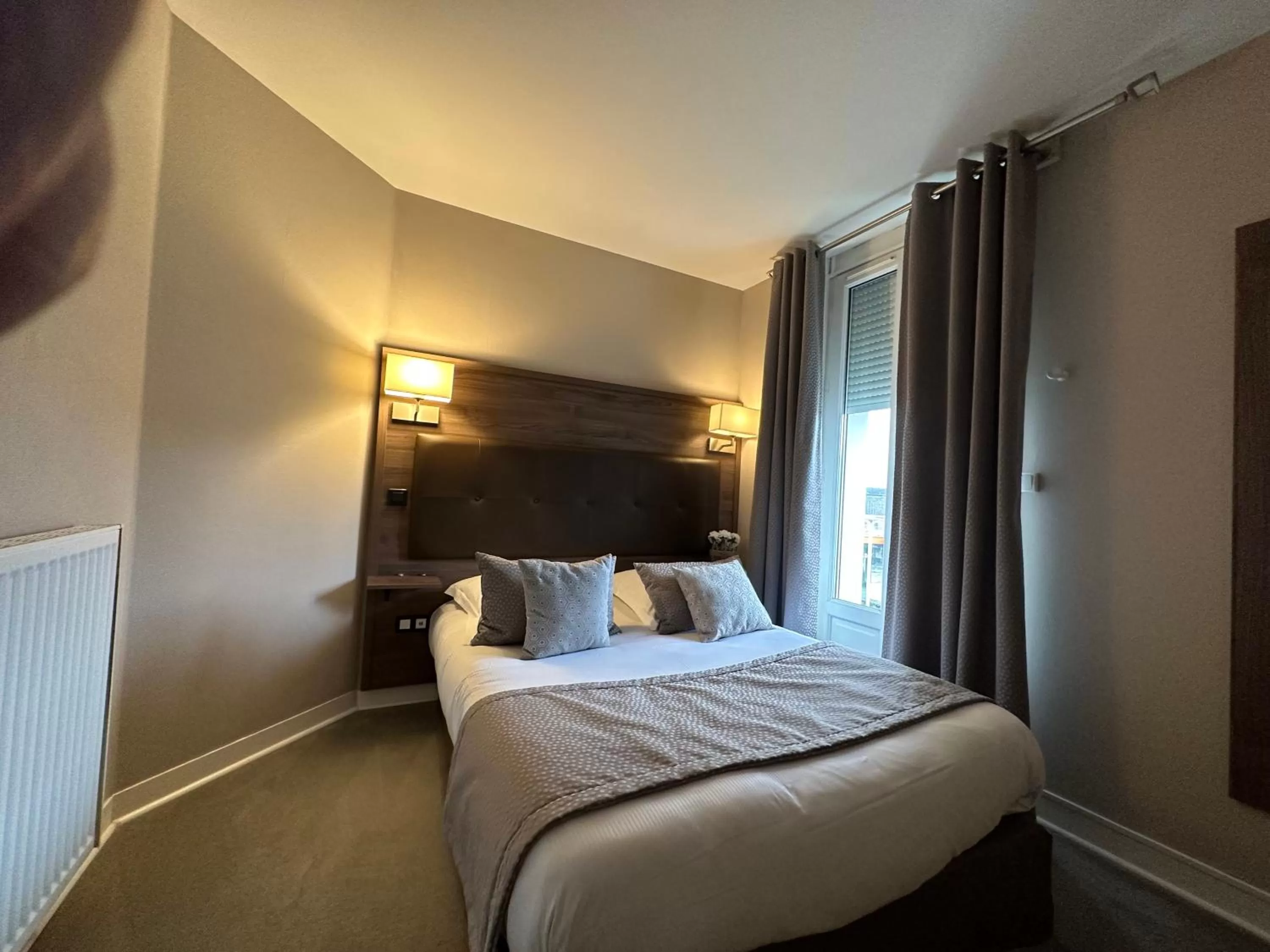 Bed in Hotel Le Saint-Yves