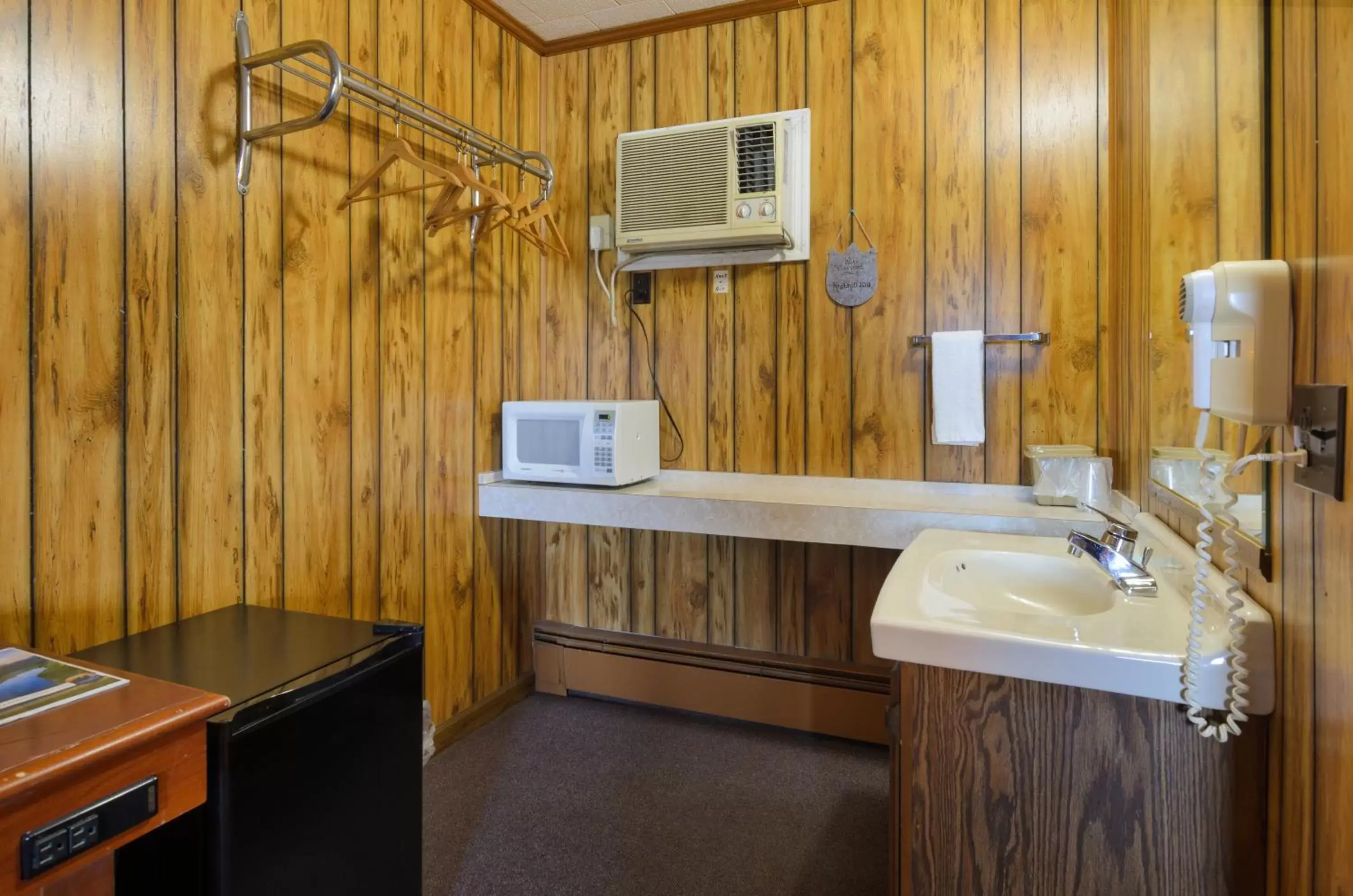 heating, Bathroom in Knob Hill Motor Lodge