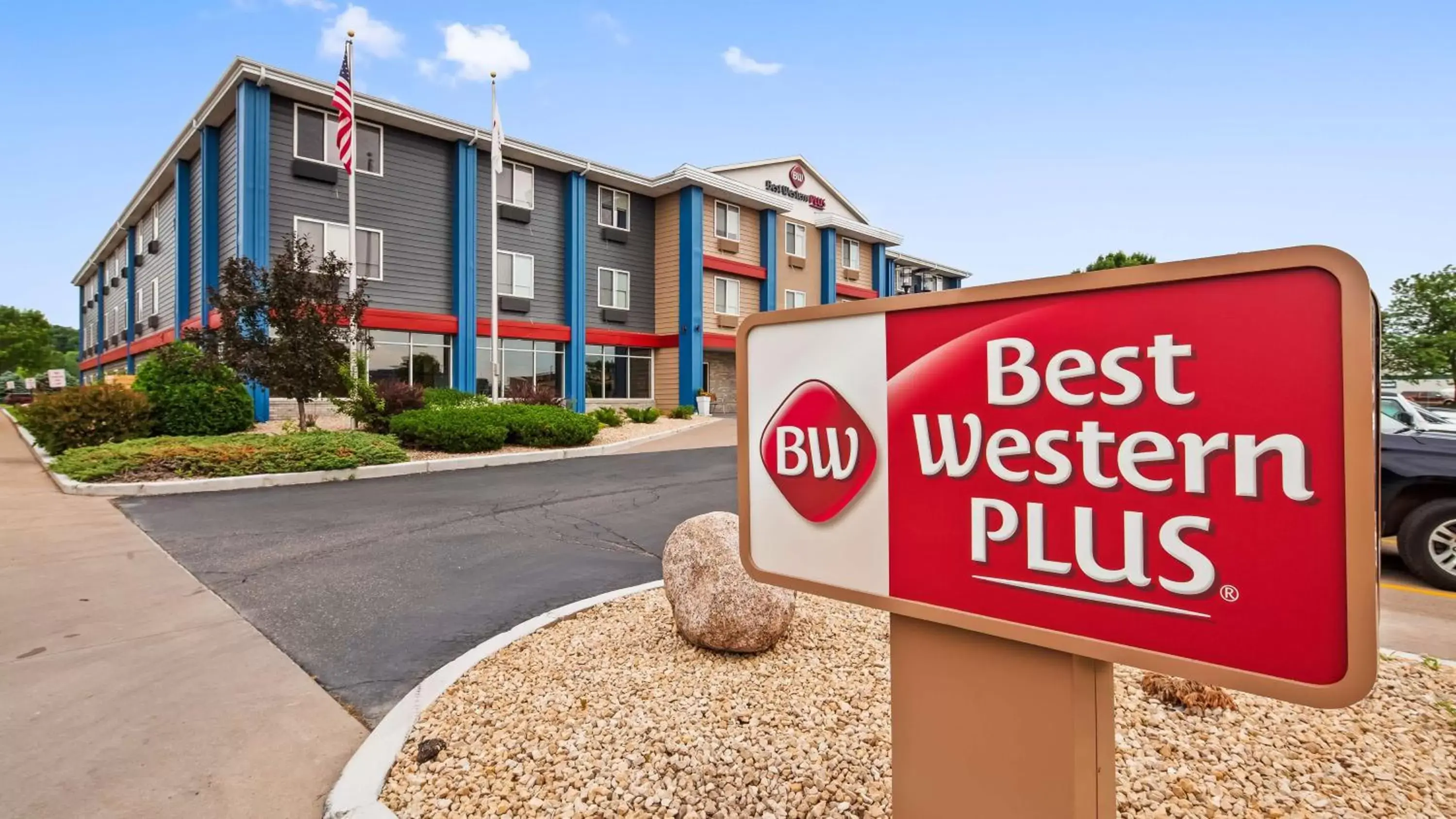 Property building in Best Western Plus Hudson I-94 Property building in Best Western Plus Hudson I-94