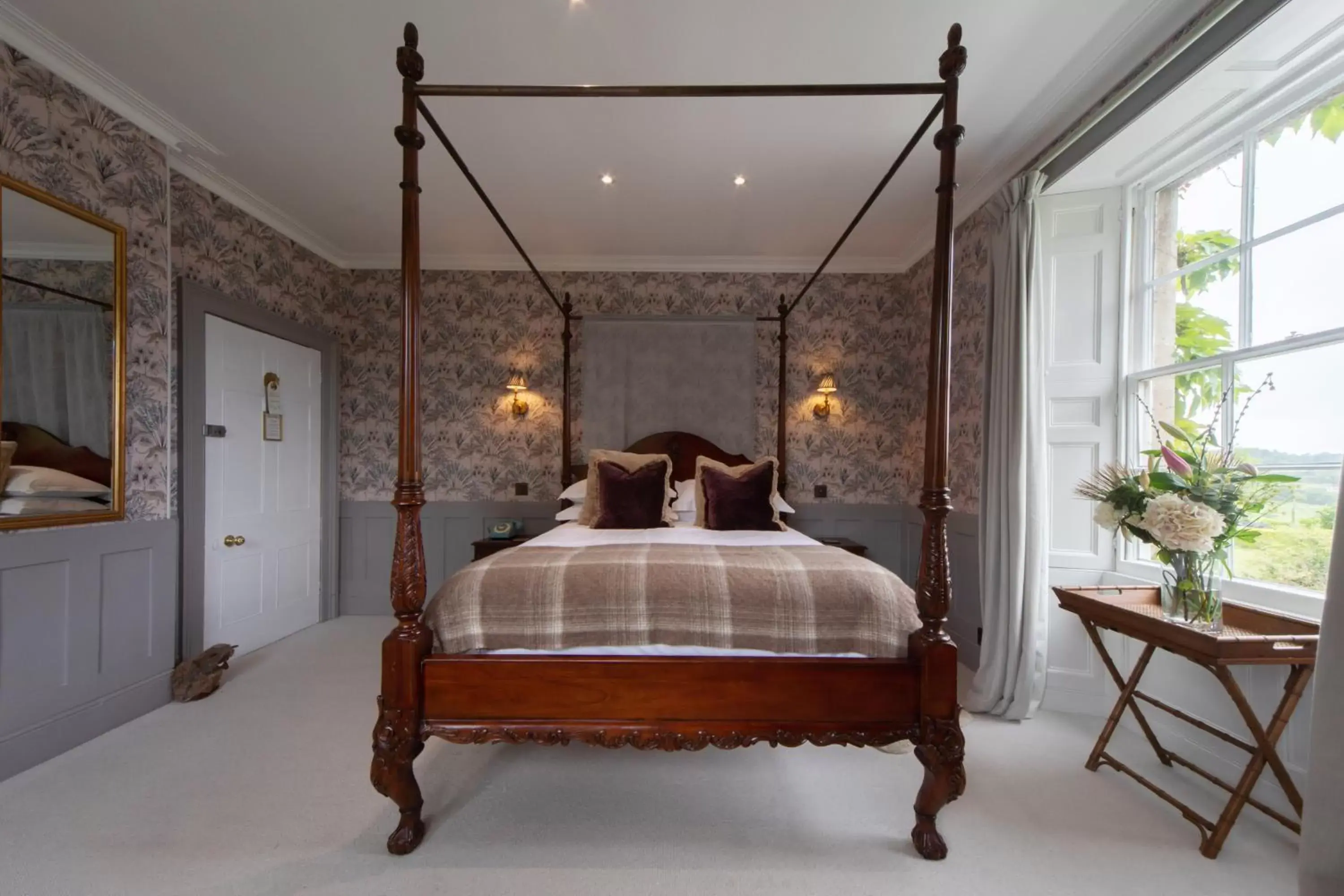 Bedroom, Bed in Burleigh Court Hotel