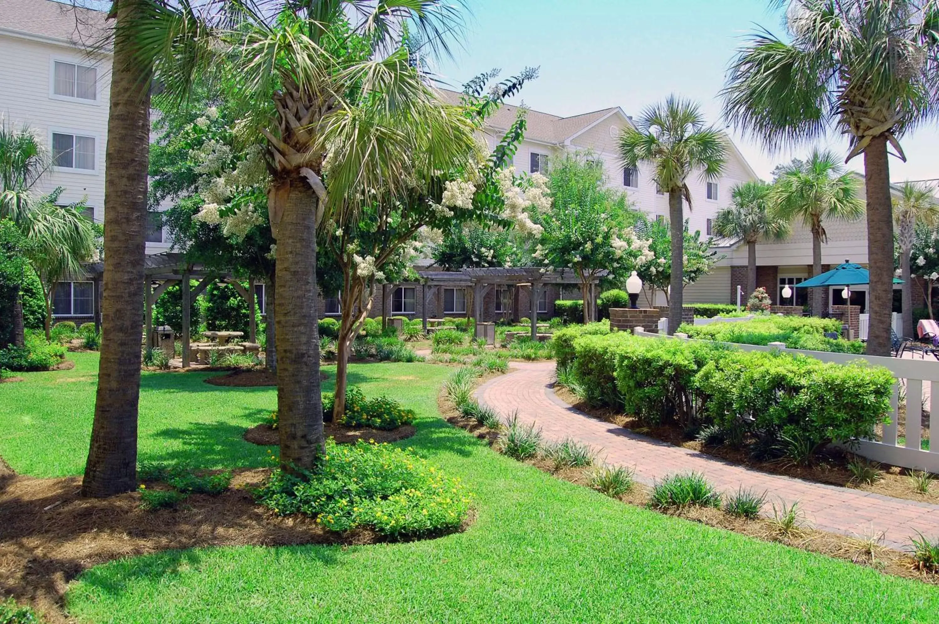Property building, Garden in Homewood Suites by Hilton Charleston - Mount Pleasant