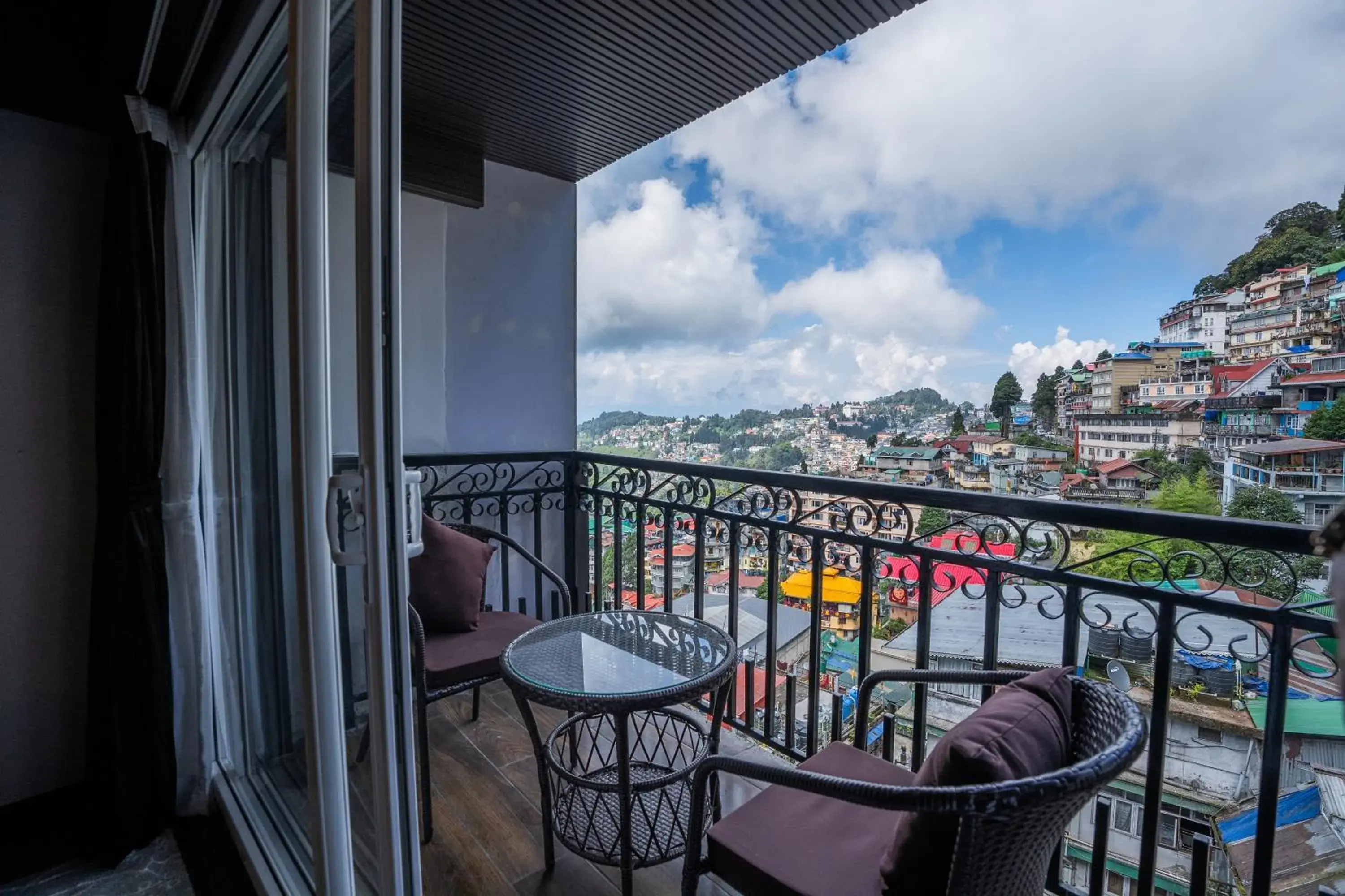 Natural landscape, Balcony/Terrace in The West Gate Posada By Summit