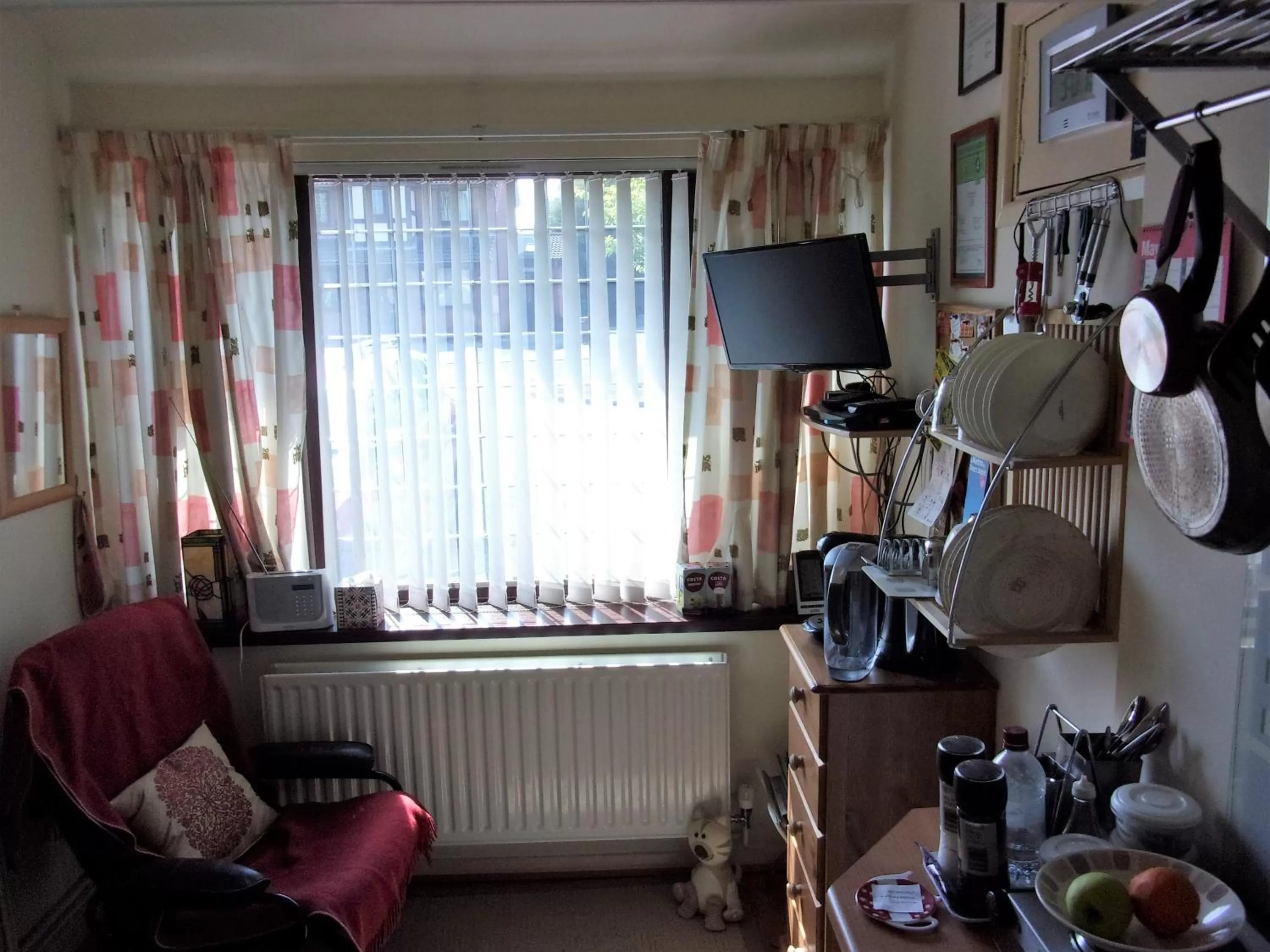 Kitchen or kitchenette, Seating Area in Mike & Carolyn Ball B&B