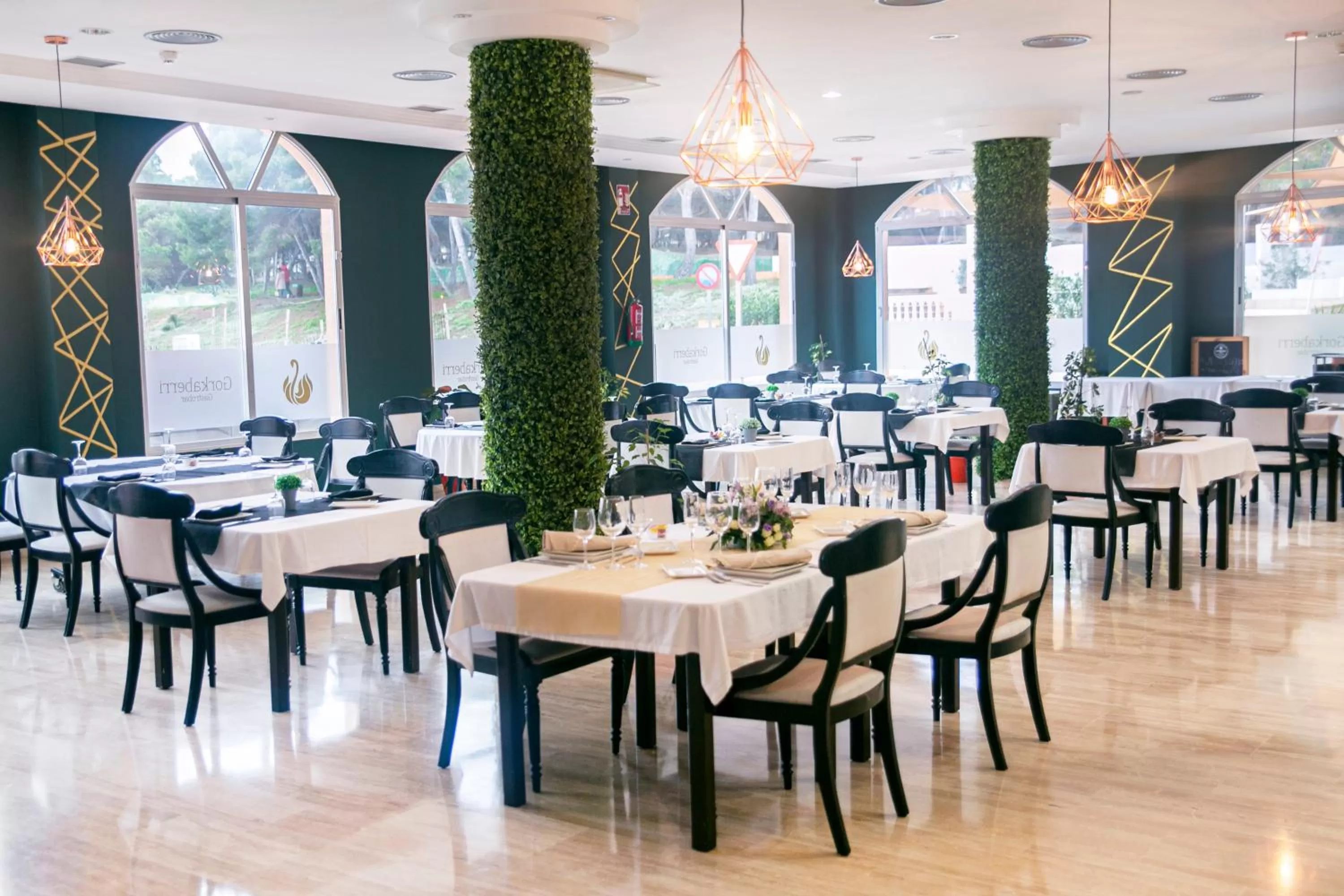 Restaurant/places to eat in Hotel ParqueMar