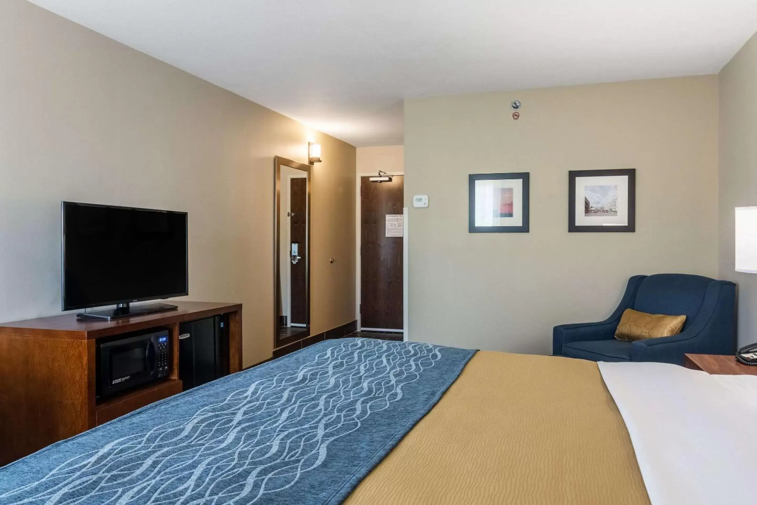 Photo of the whole room, Bed in Comfort Inn Edwardsville - St. Louis