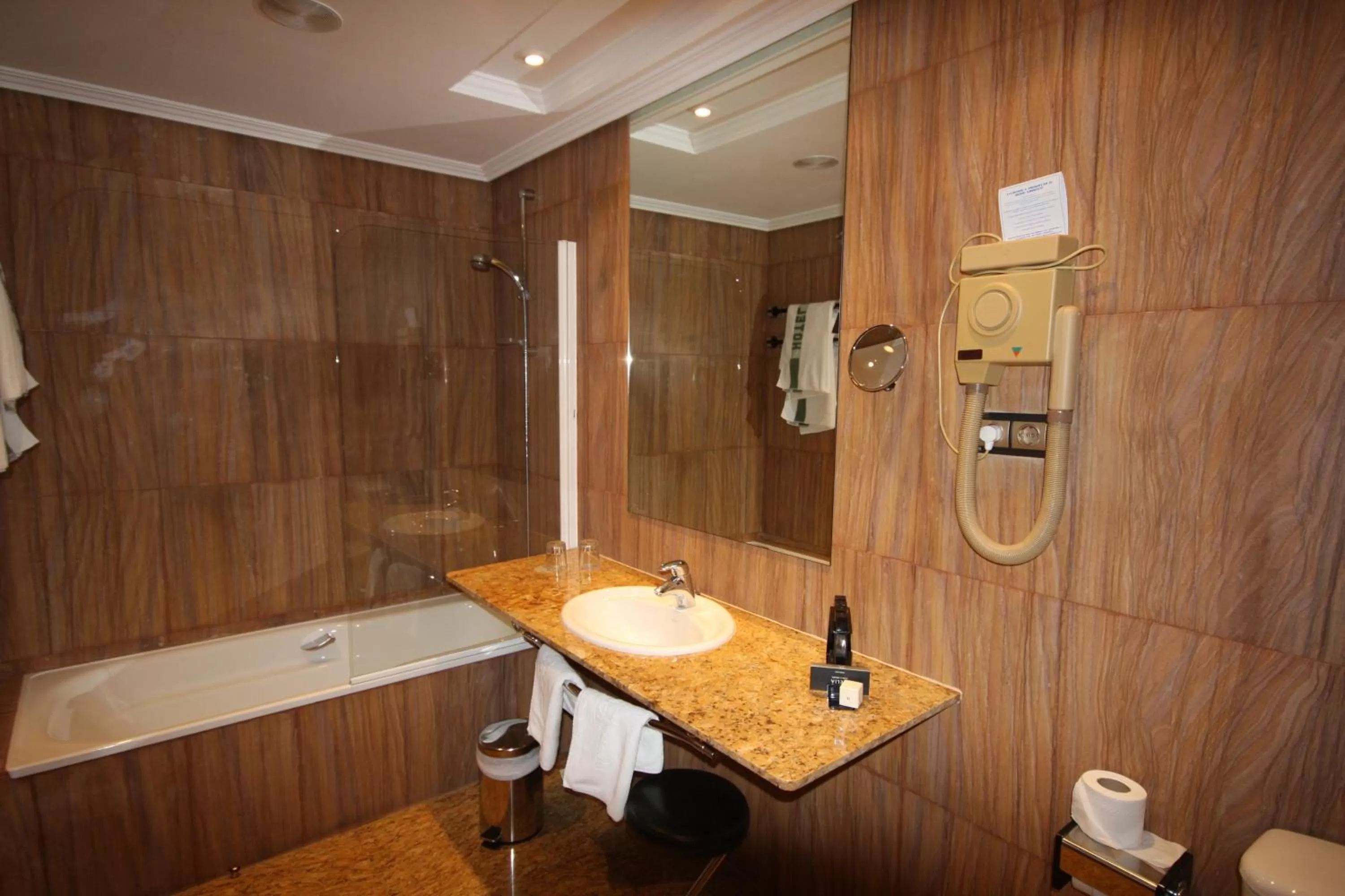 Bathroom in Hotel Olid
