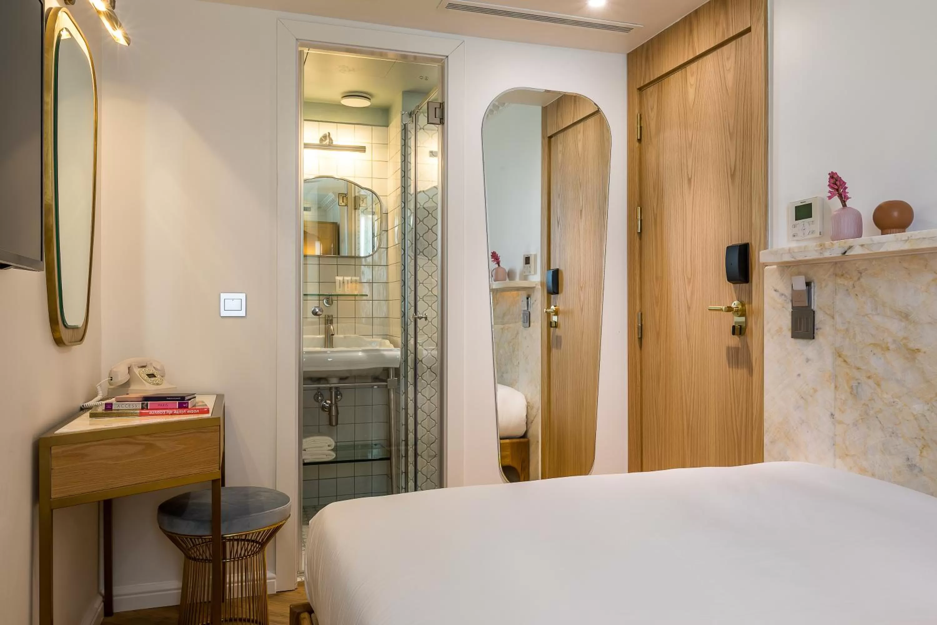 Bedroom, Bed in Rose Bourbon