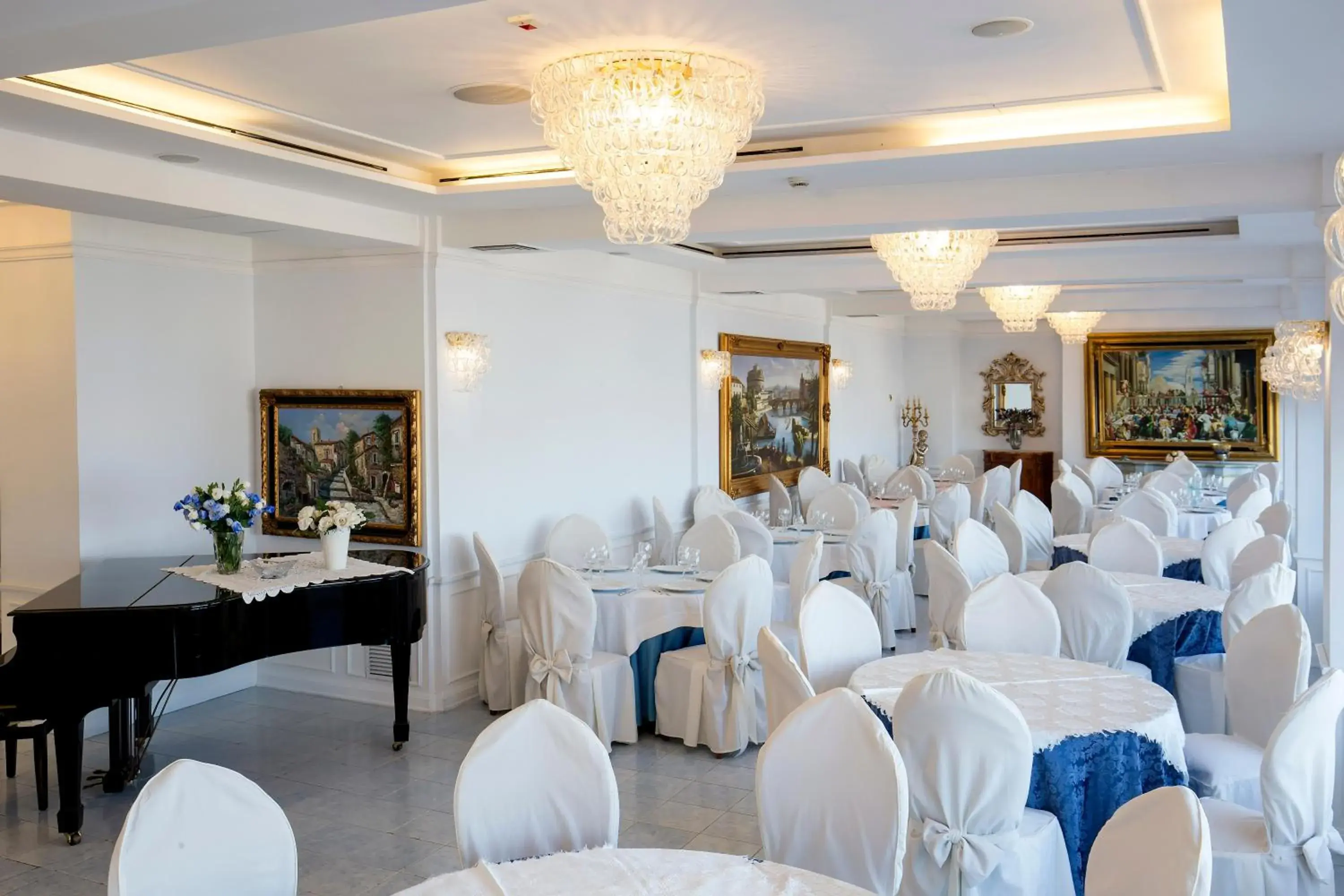 Restaurant/places to eat, Banquet Facilities in Grand Hotel La Panoramica