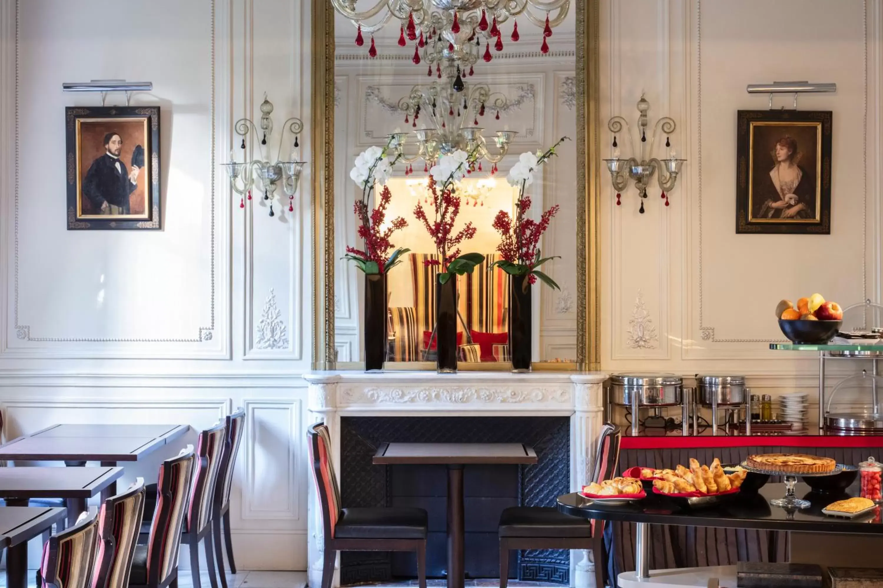 Decorative detail, Restaurant/Places to Eat in Hôtel Regent's Garden - Astotel