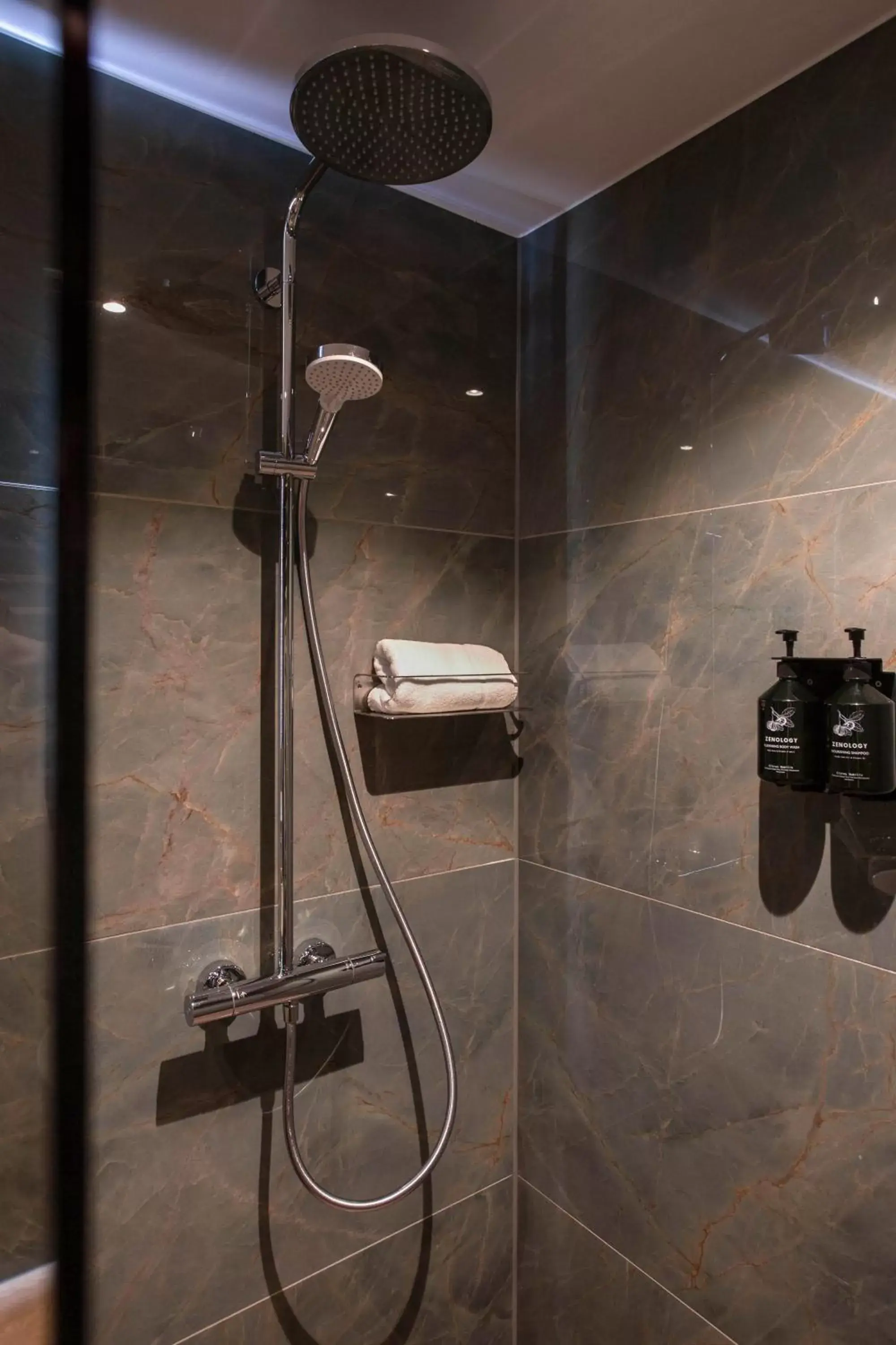 Shower, Bathroom in Landgoed Groot Warnsborn
