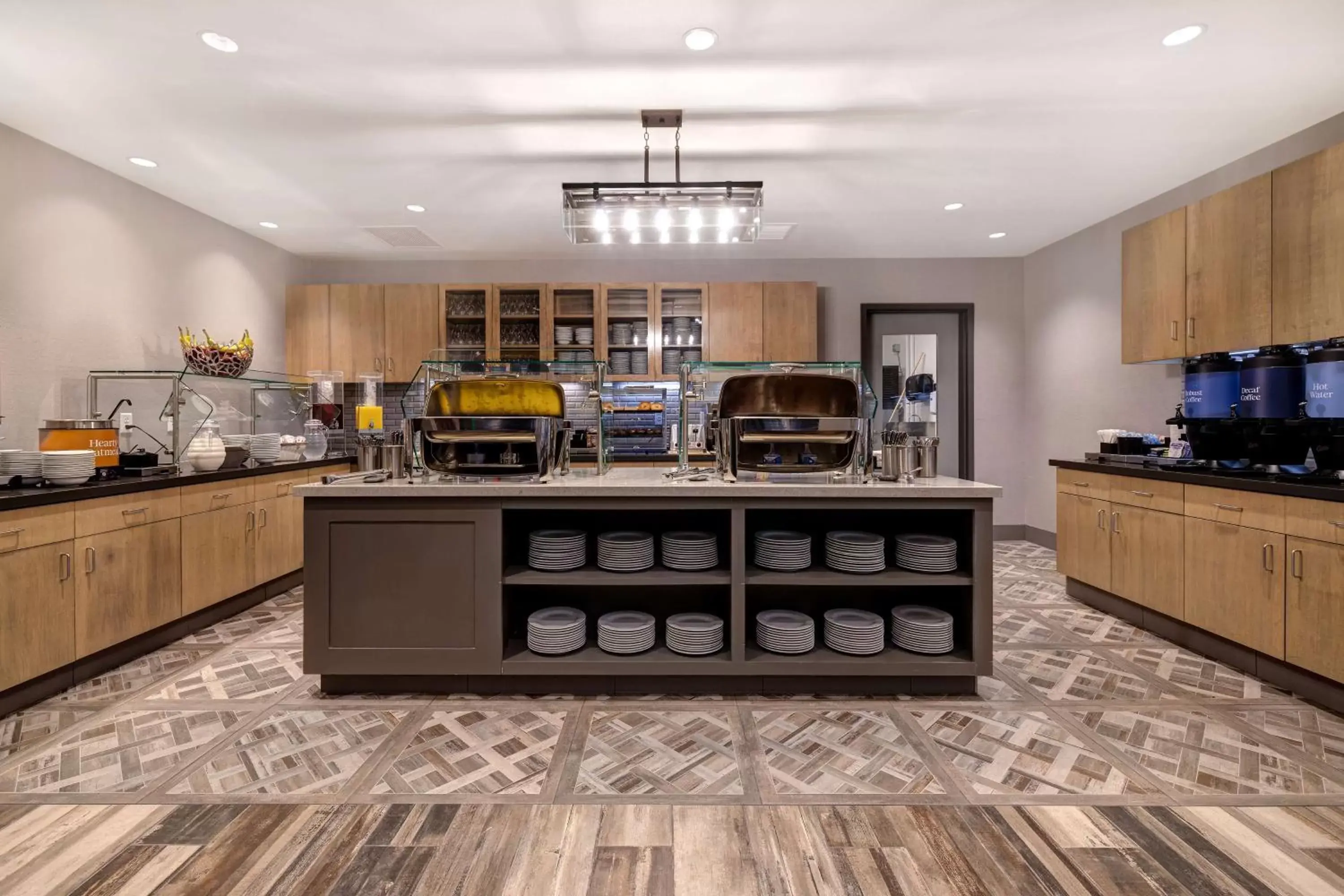 Breakfast, Kitchen/Kitchenette in Homewood Suites By Hilton Oak Creek Milwaukee