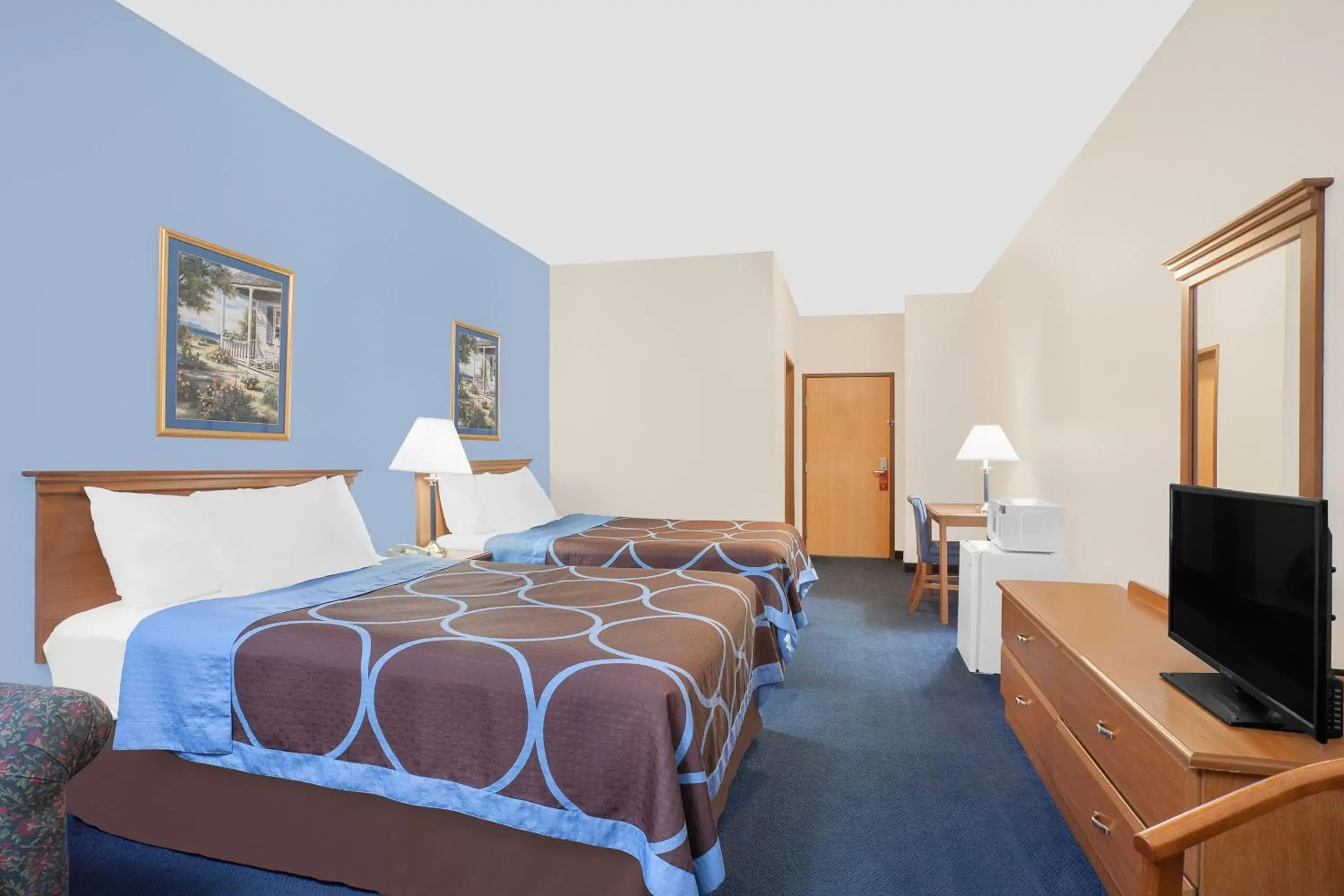 Photo of the whole room, Bed in Super 8 by Wyndham Cobleskill NY
