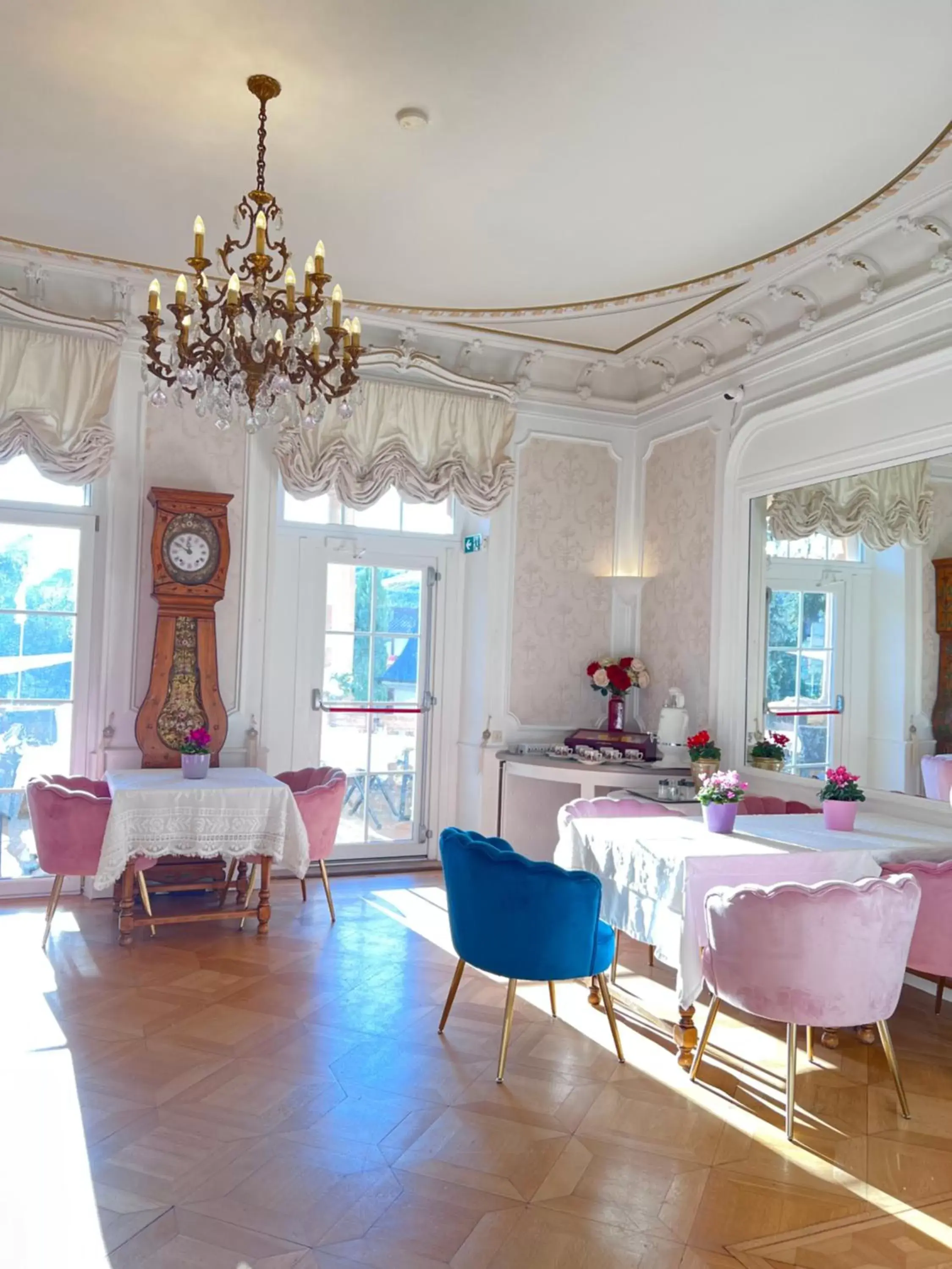 Lobby or reception, Dining Area in Hôtel Le Manoir