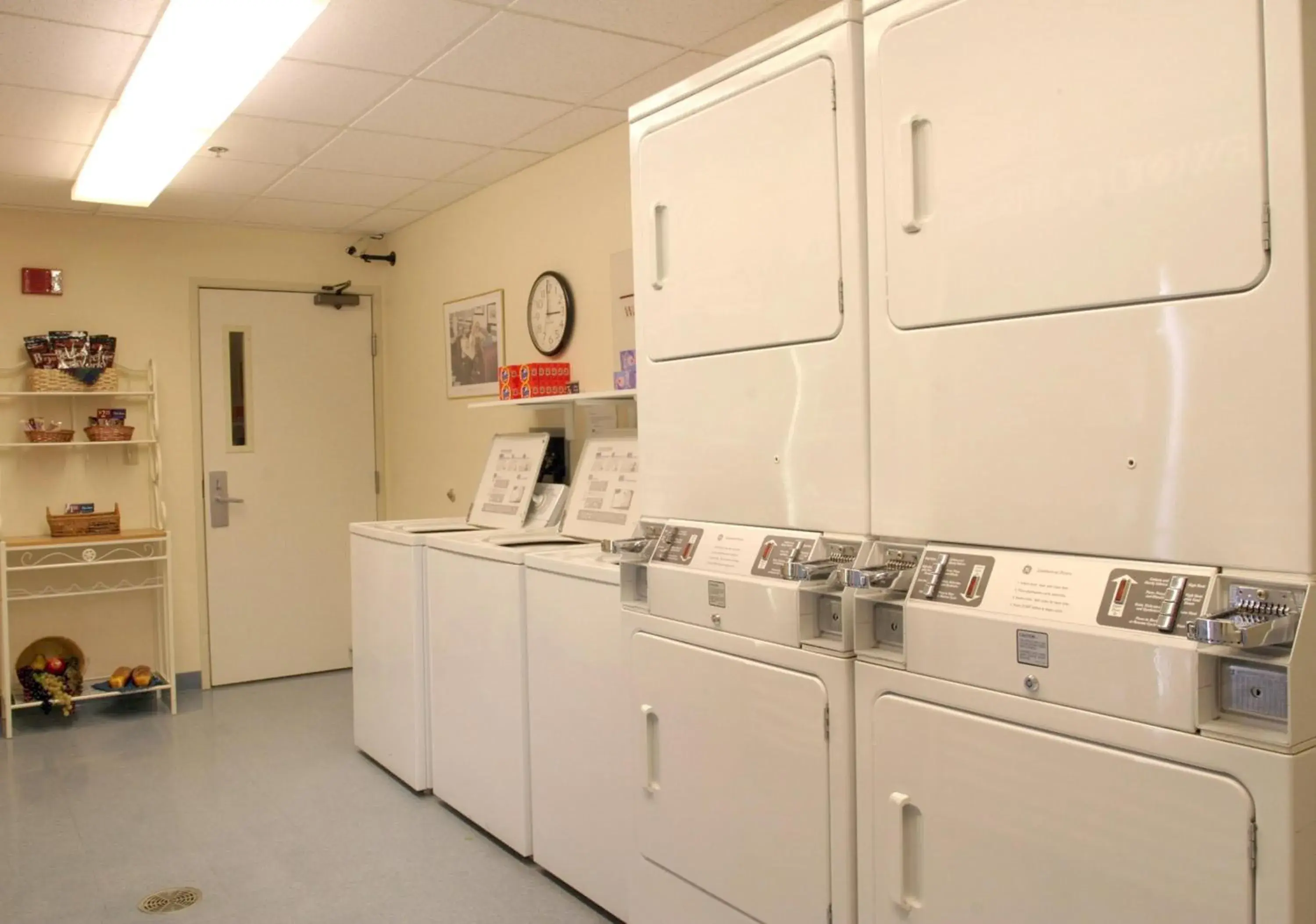 Other, Kitchen/Kitchenette in Candlewood Suites Rockford, an IHG Hotel