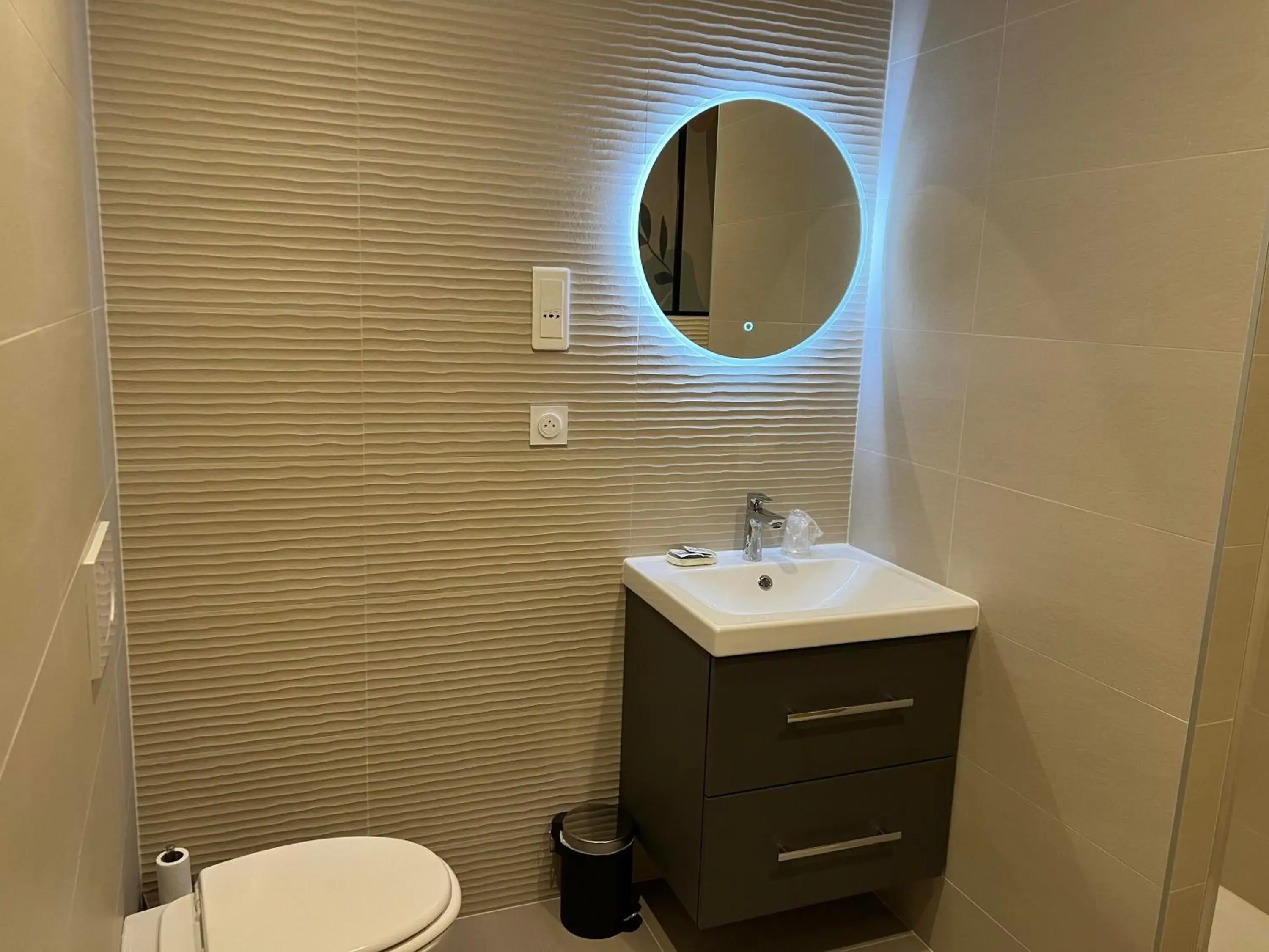 Bathroom in Hôtel Le Blason