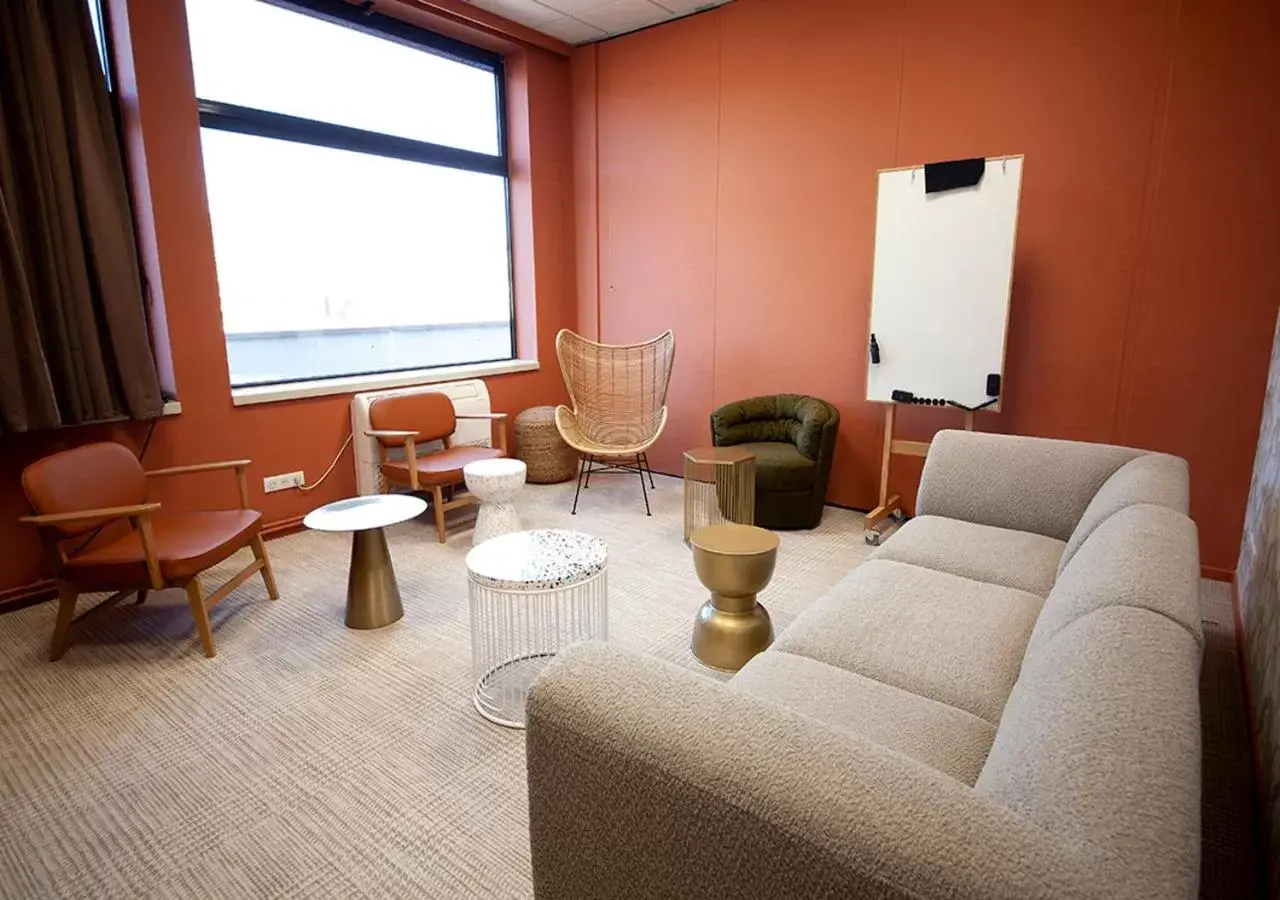 Meeting/conference room, Seating Area in Kyriad Prestige Hotel Clermont-Ferrand