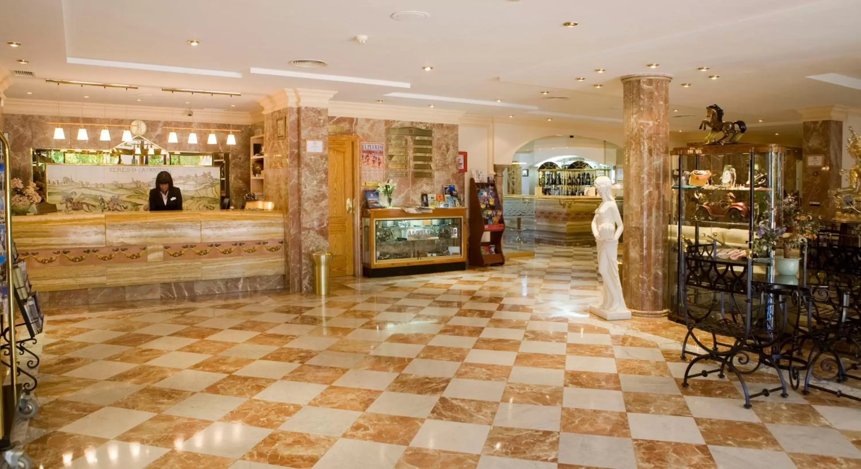 Lobby or reception in La Cueva Park