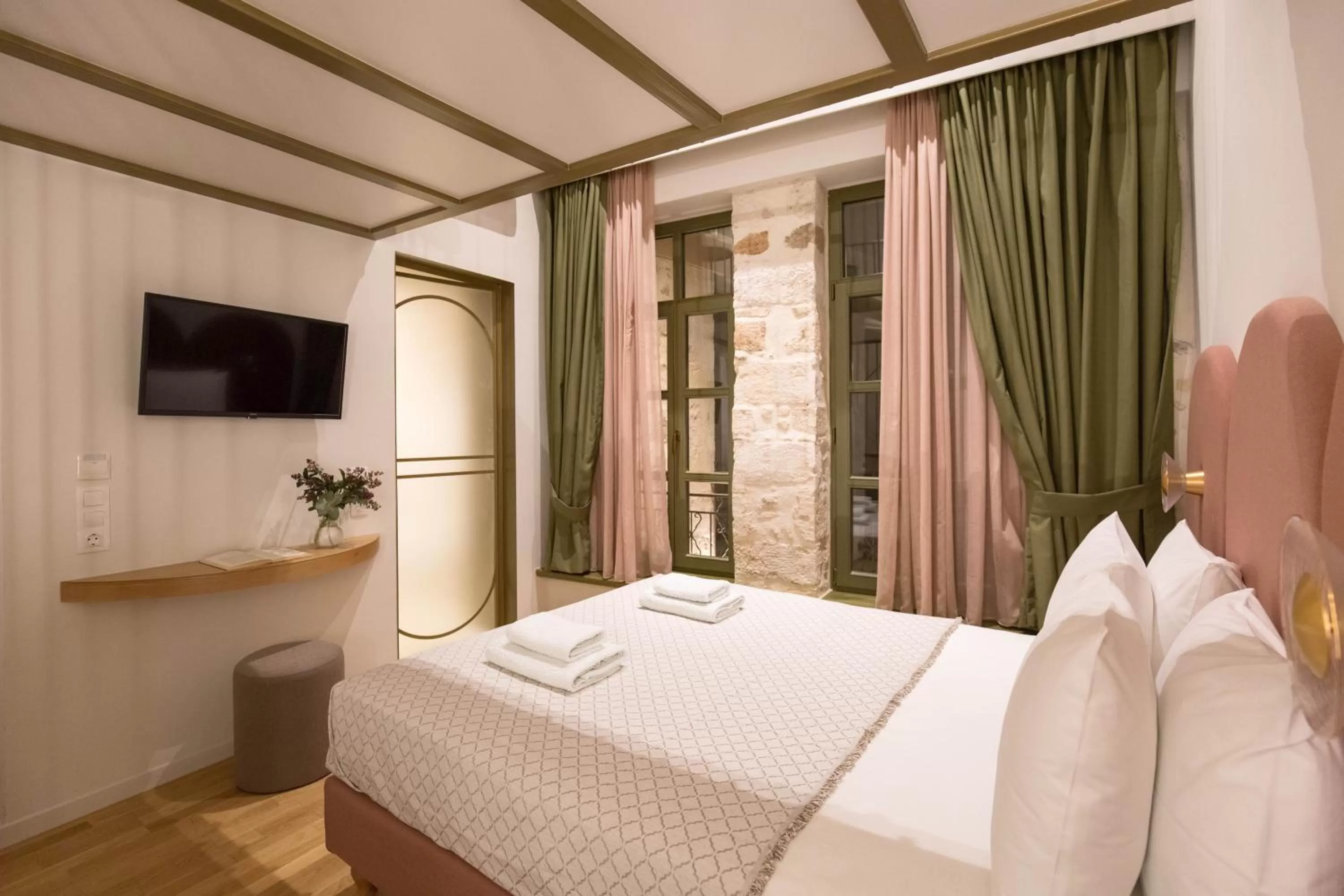 Bed in Neratze Hammam Suites