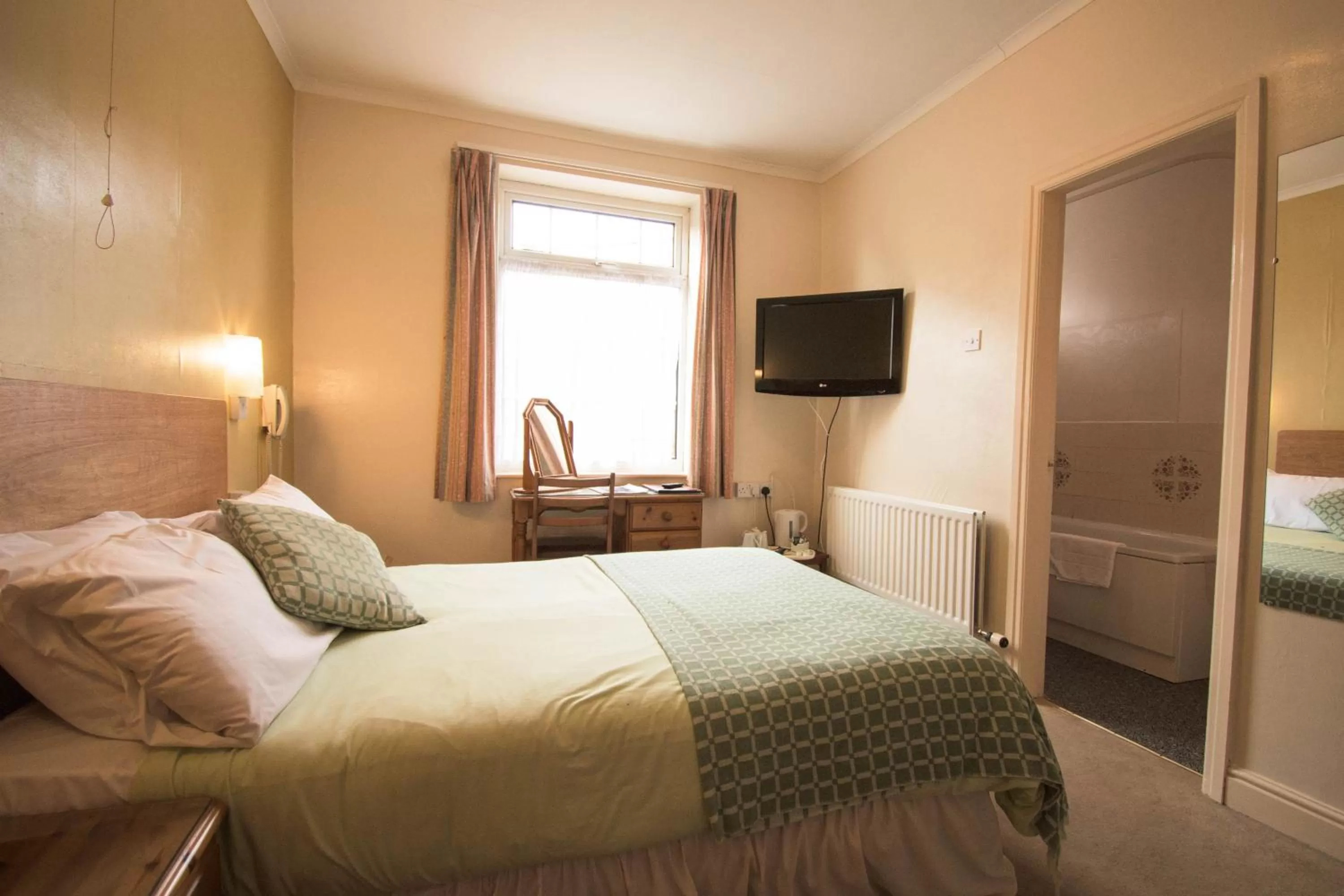 Bed in Pinegrove Hotel