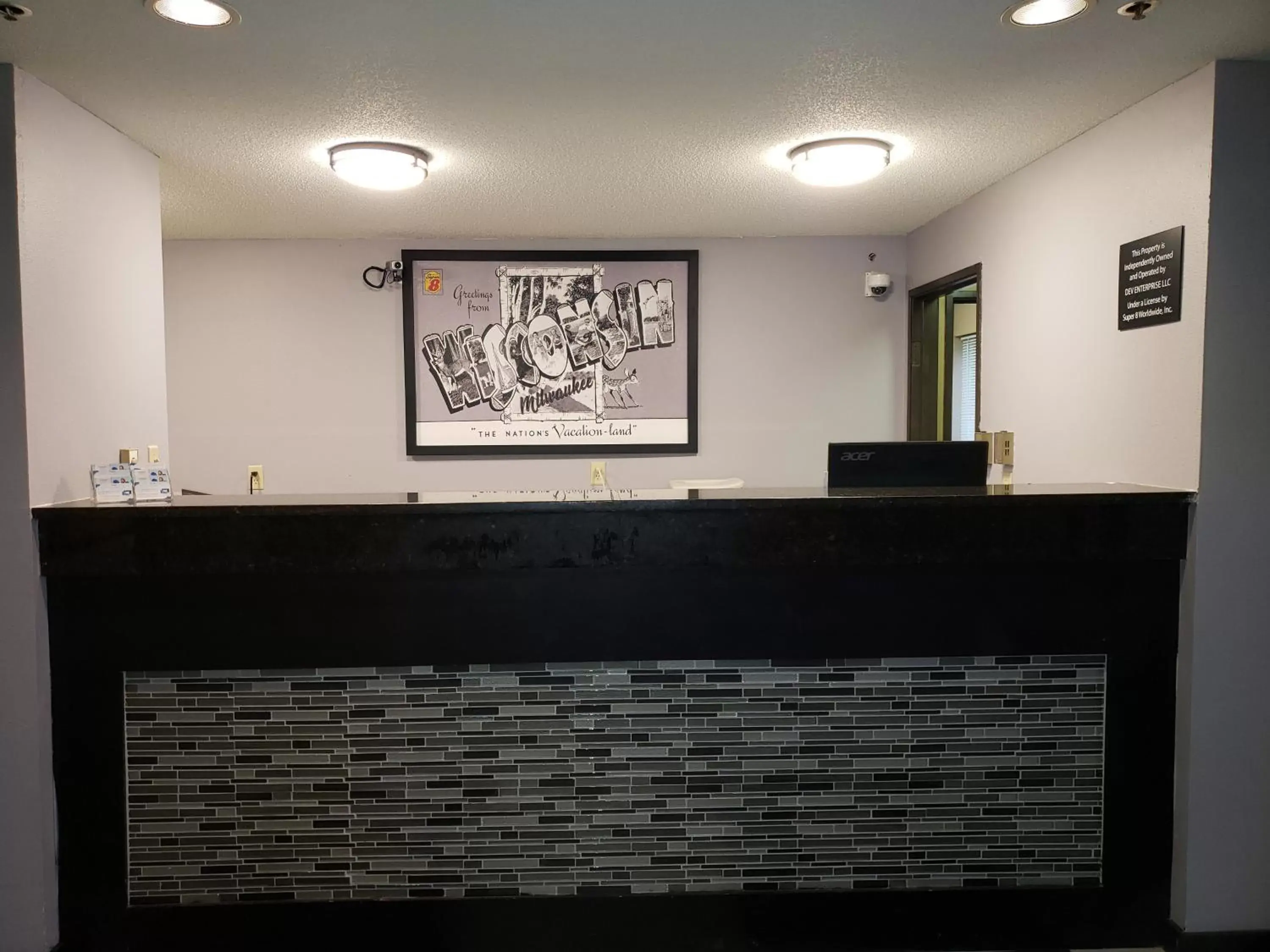 Lobby or reception in Super 8 by Wyndham Milwaukee Airport Lobby or reception in Super 8 by Wyndham Milwaukee Airport