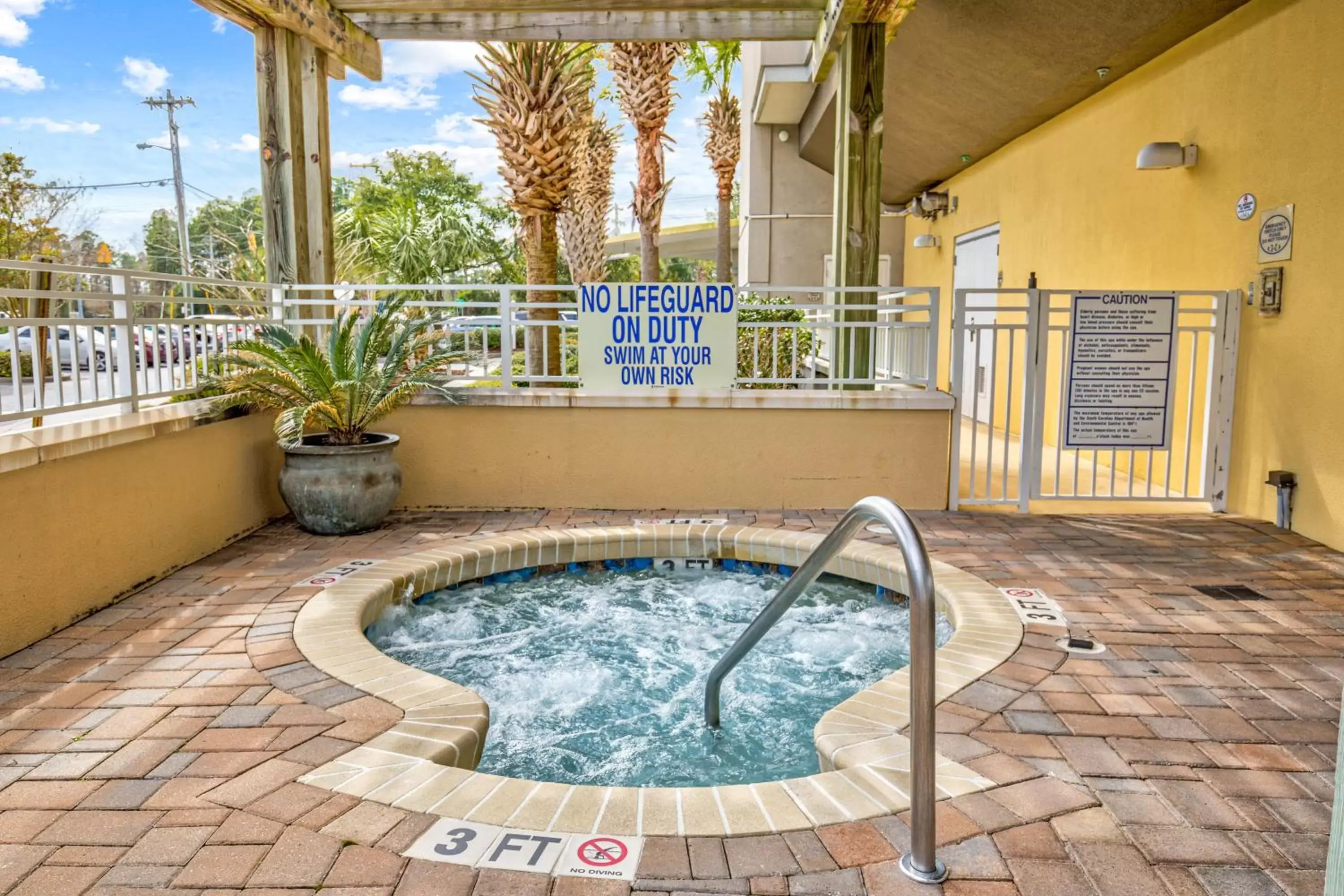 Swimming Pool in Harbourgate Marina Club