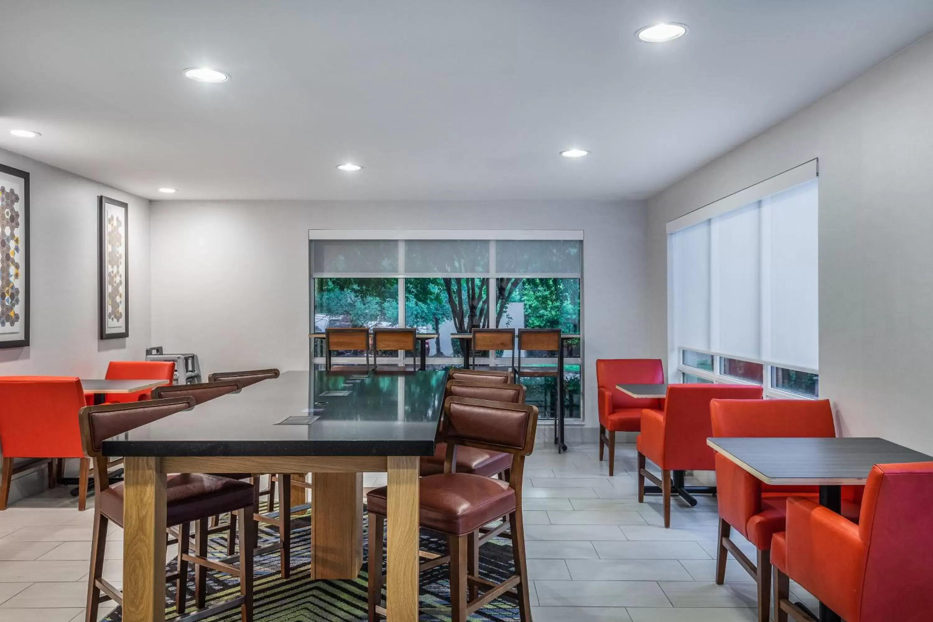 Breakfast, Restaurant/Places to Eat in Holiday Inn Express Chapel Hill, an IHG Hotel