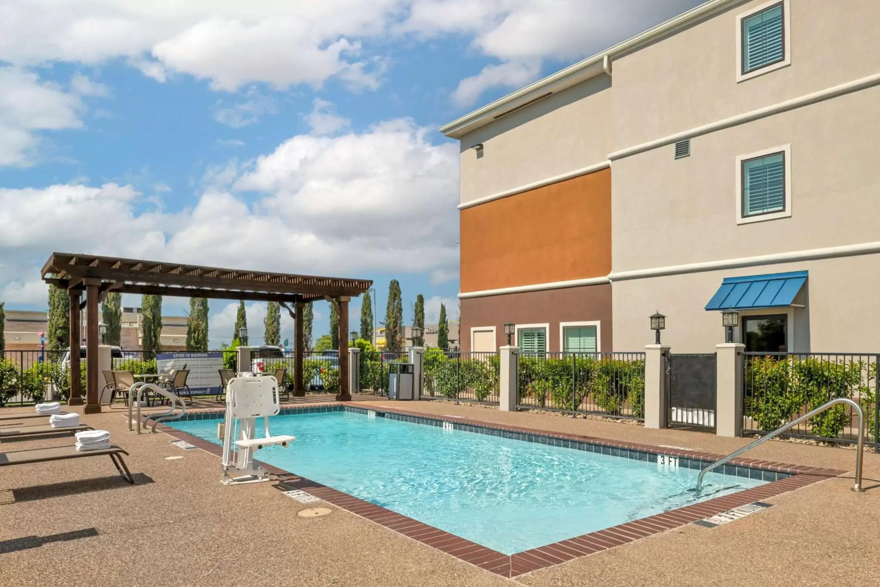 Pool view, Property Building in Best Western Plus Denton Inn & Suites