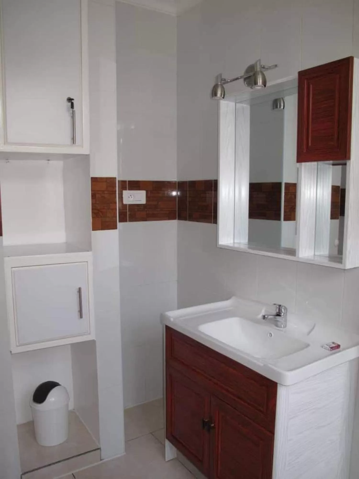 Bathroom in Hôtel Maisons-Sifa