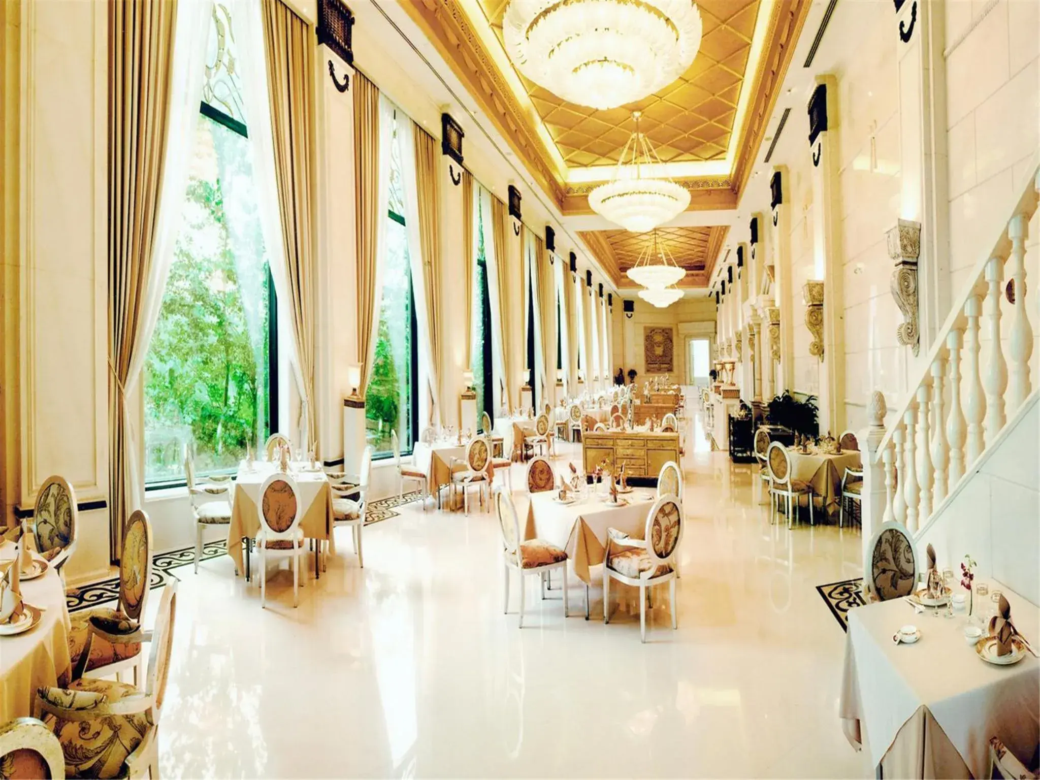 Restaurant/Places to Eat in Hotel Kunlun