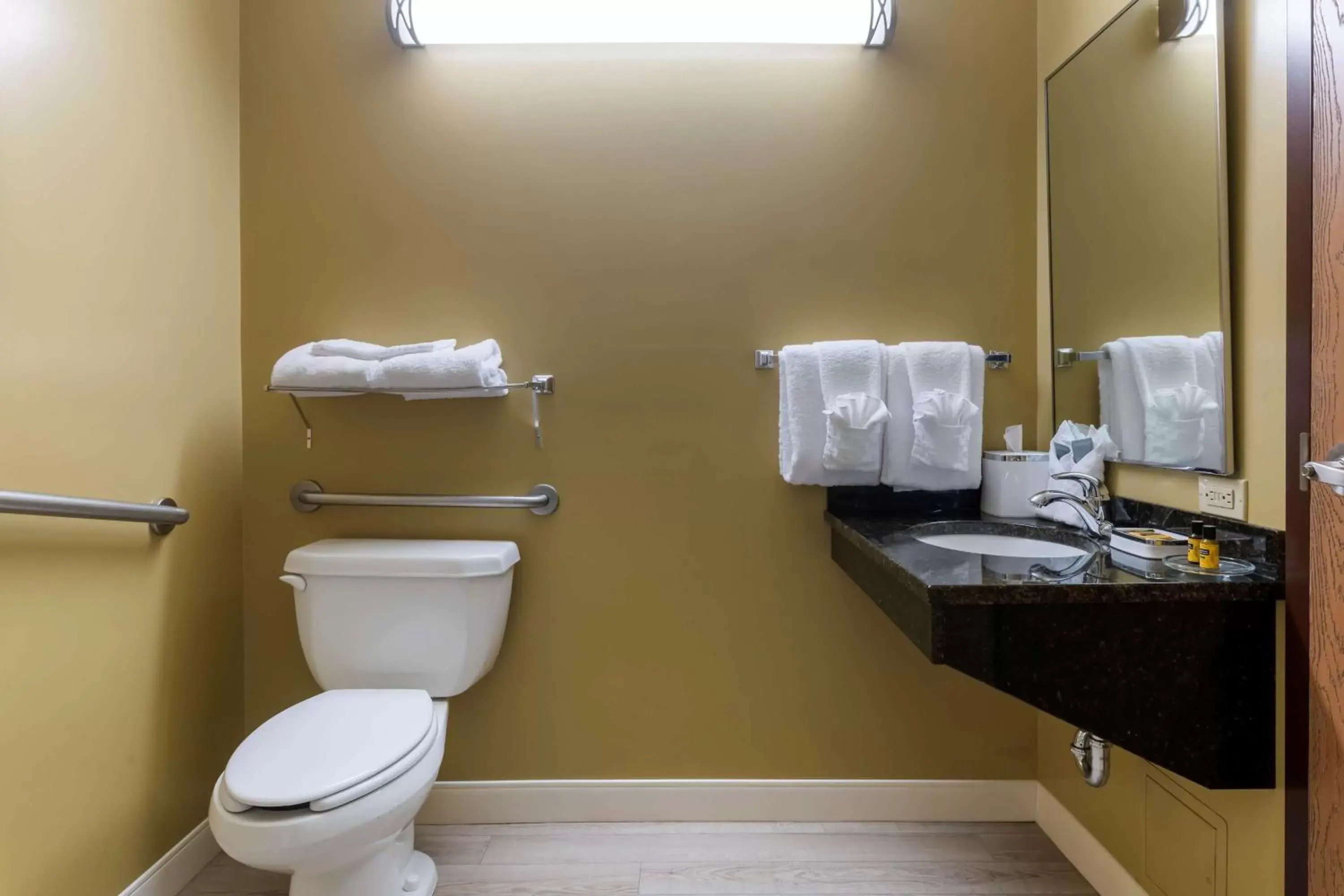 Bathroom in Best Western Plus Grand-Sault Hotel & Suites