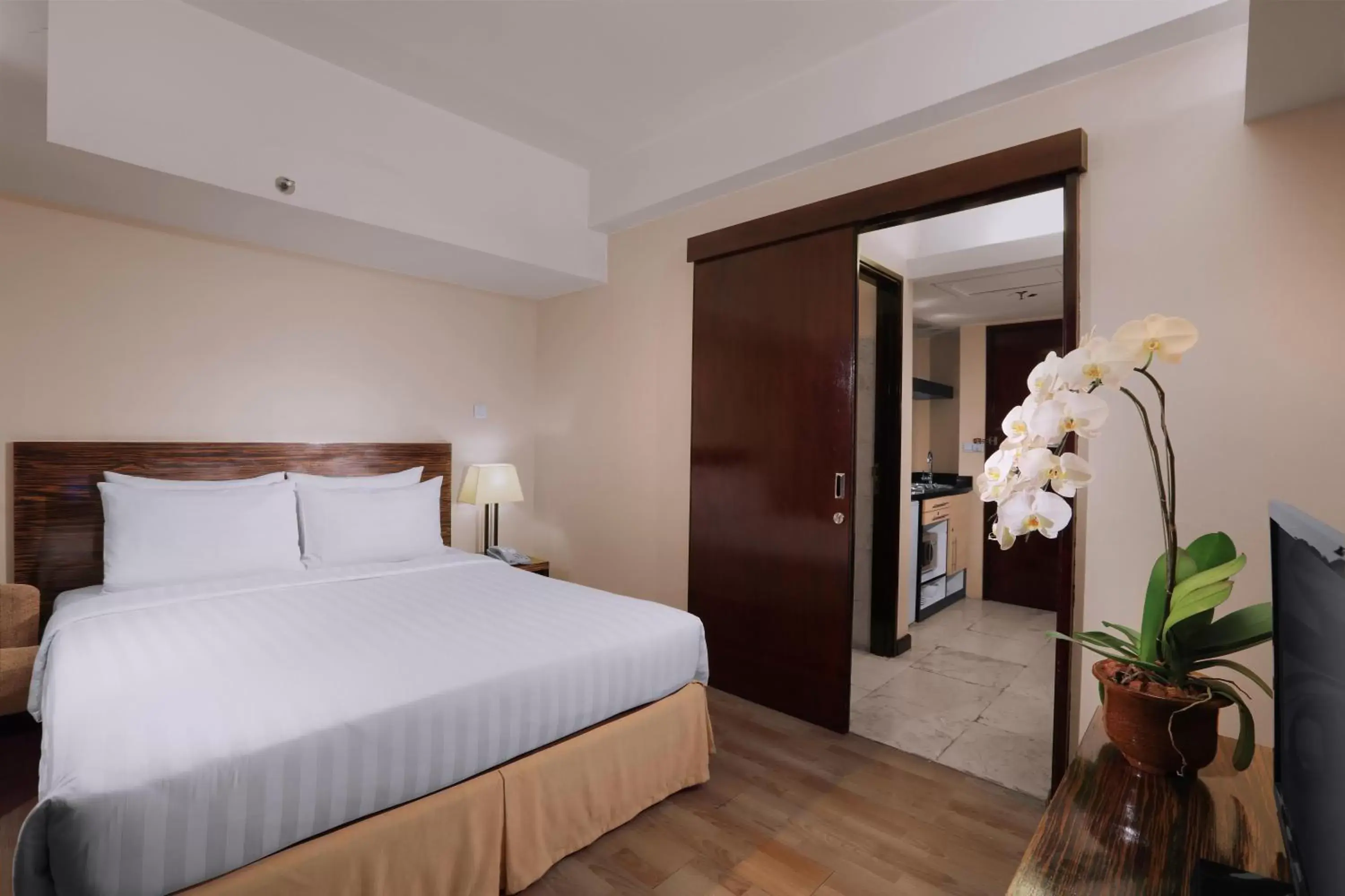 Bedroom, Bed in Grand Dafam Braga Bandung