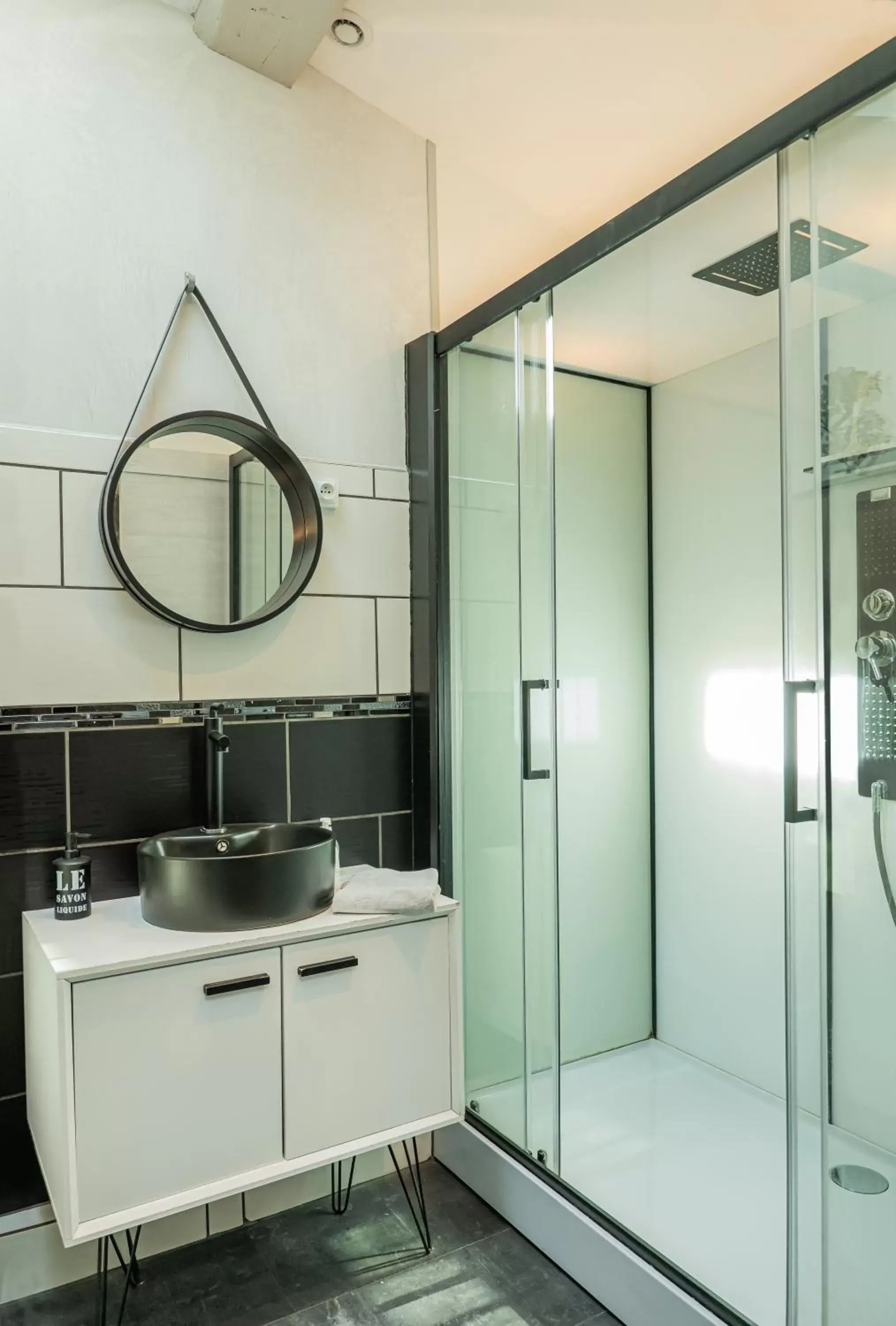 Bathroom in Chambre d'hôte et gîte chez Thomas et John