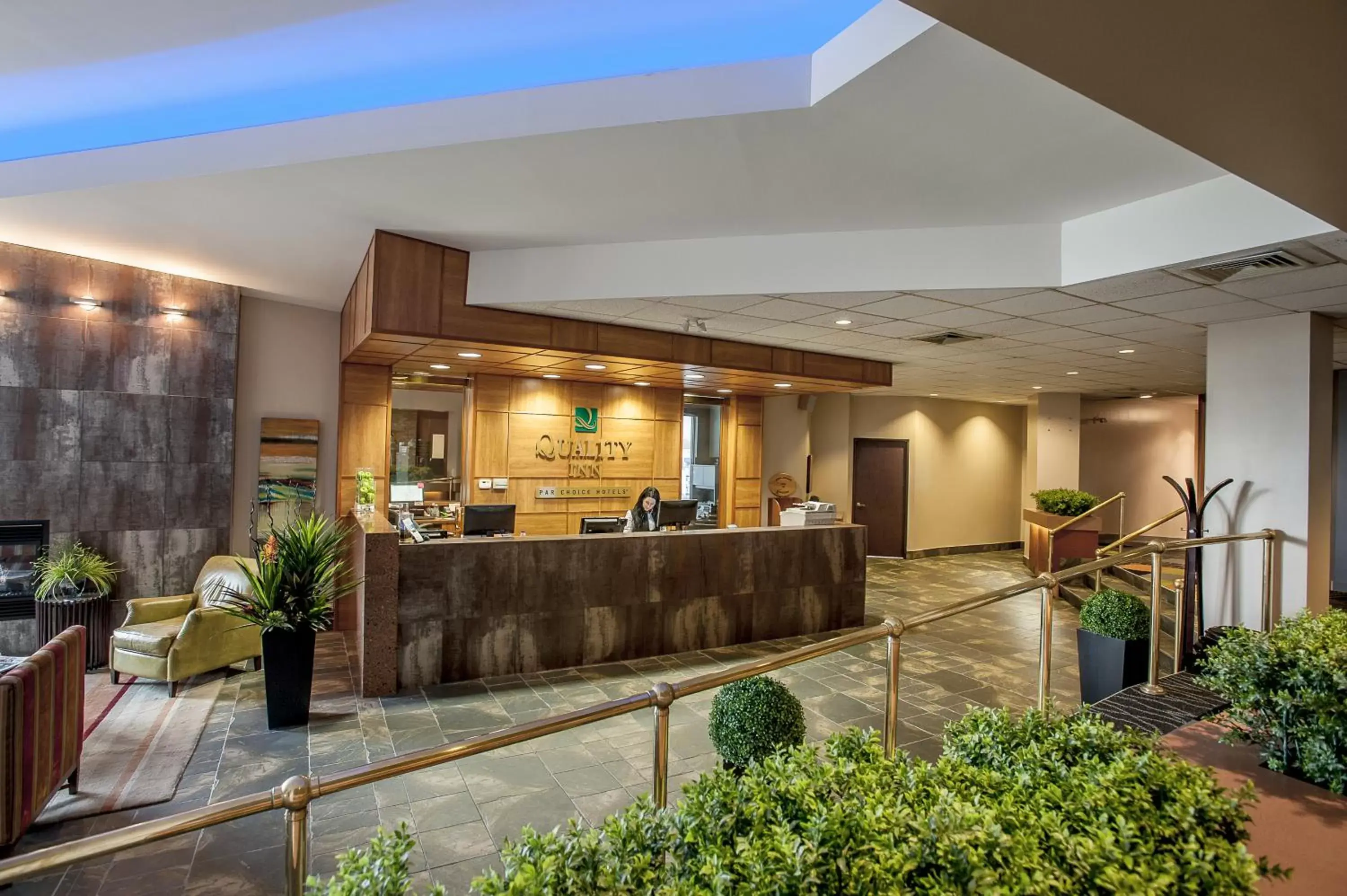 Lobby or reception in Quality Inn Rouyn-Noranda