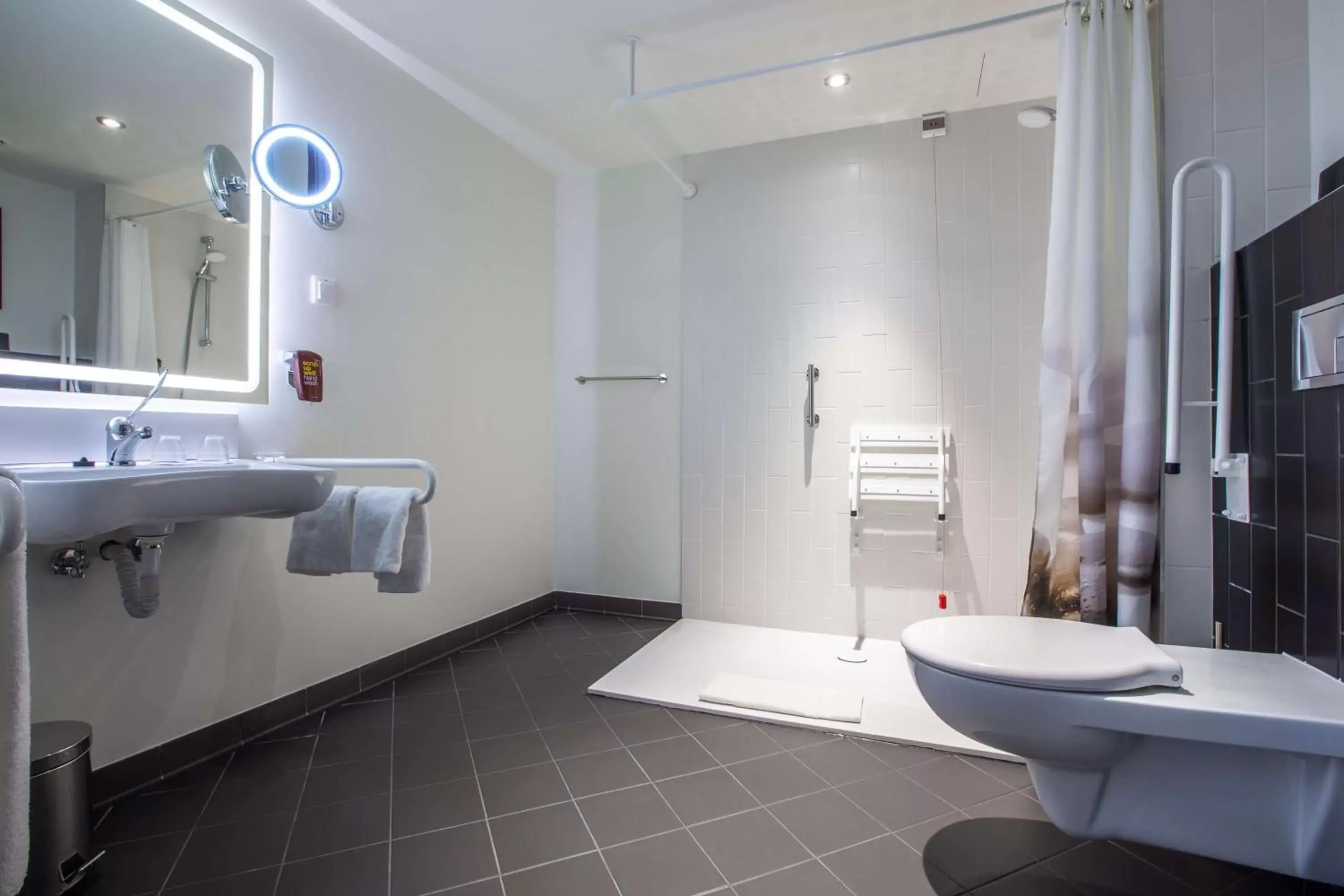 Bathroom in Park Inn by Radisson Poznan