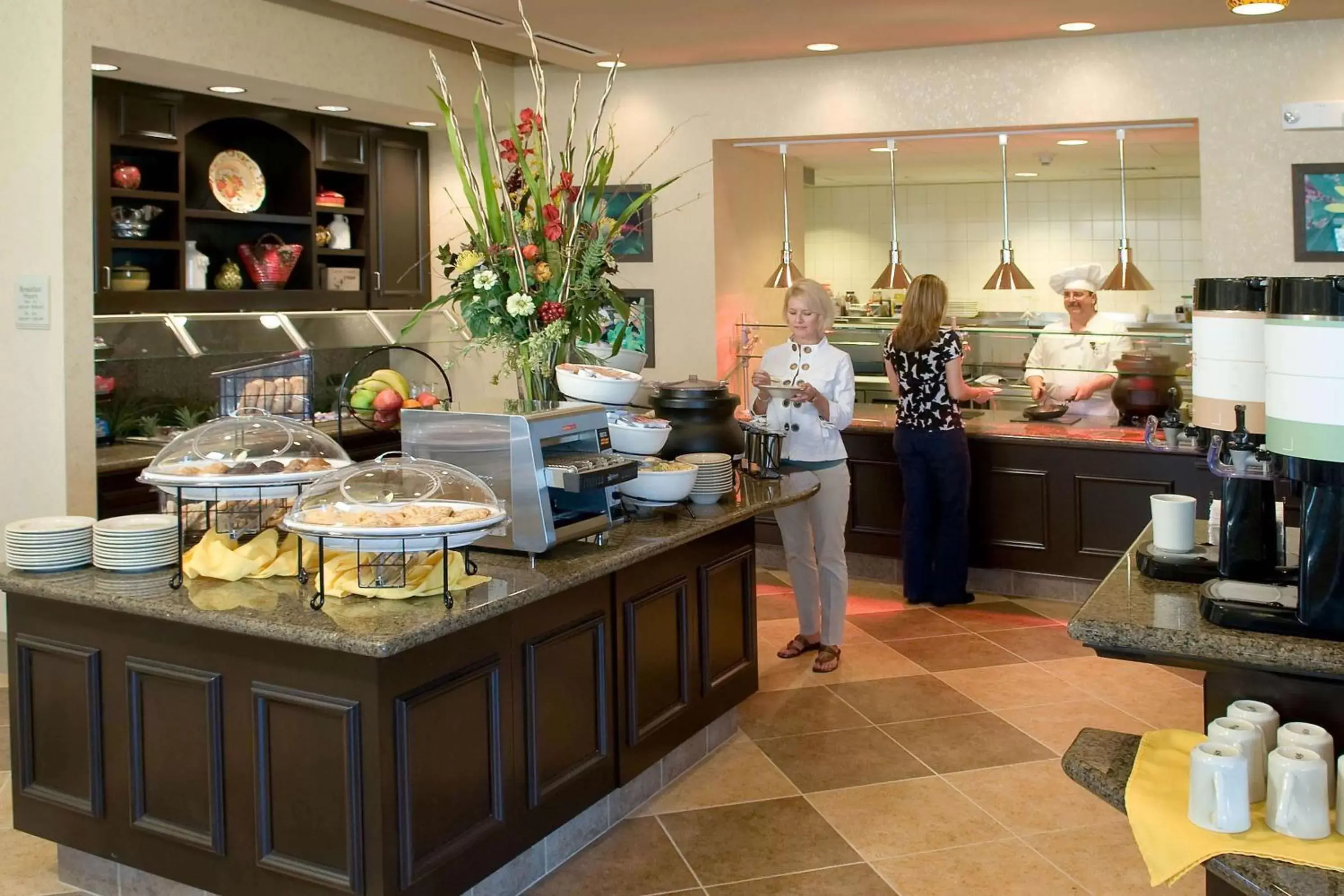 Restaurant/places to eat in Hilton Garden Inn Pensacola Airport/Medical Center