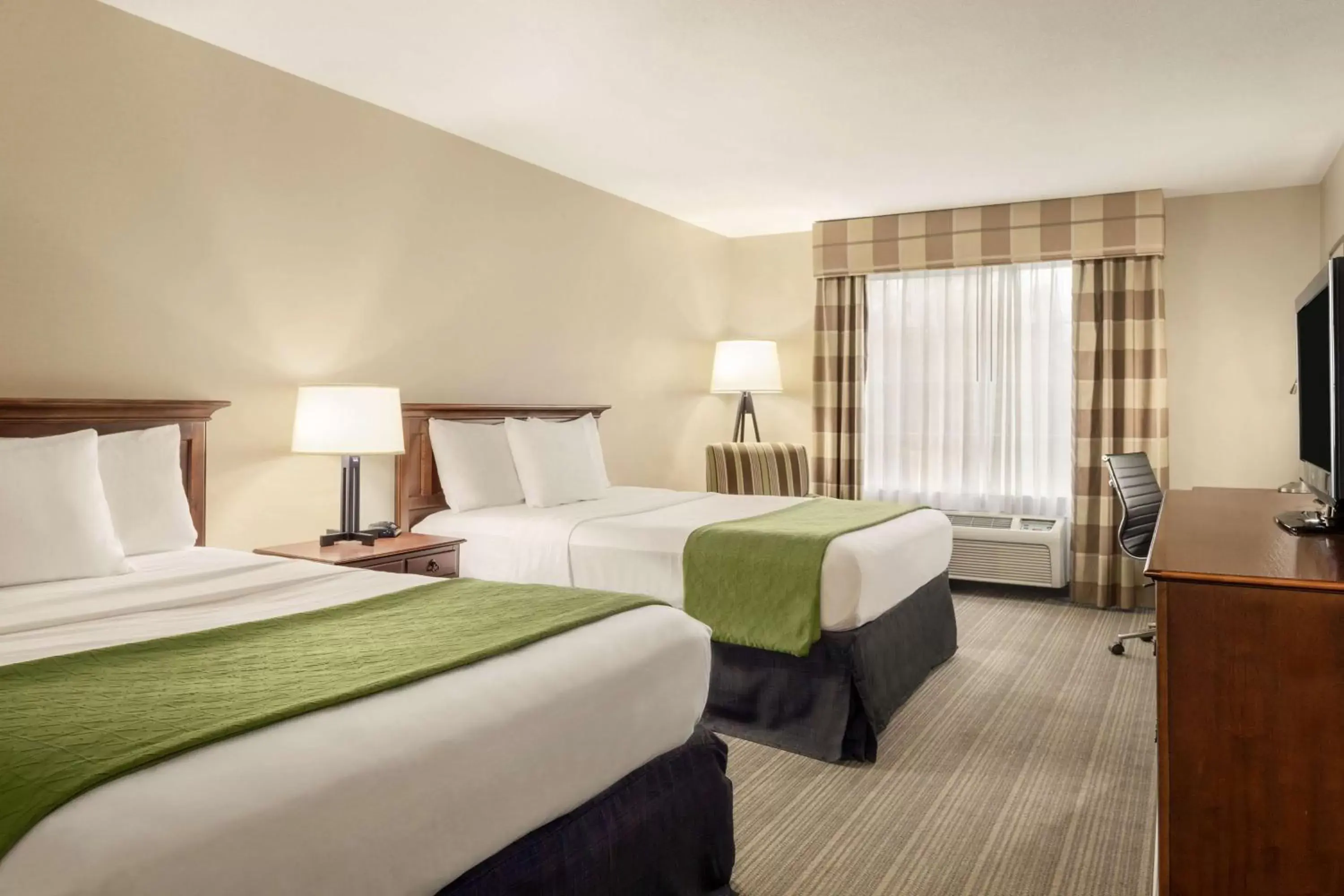 Photo of the whole room, Bed in Country Inn & Suites by Radisson, Lima, OH