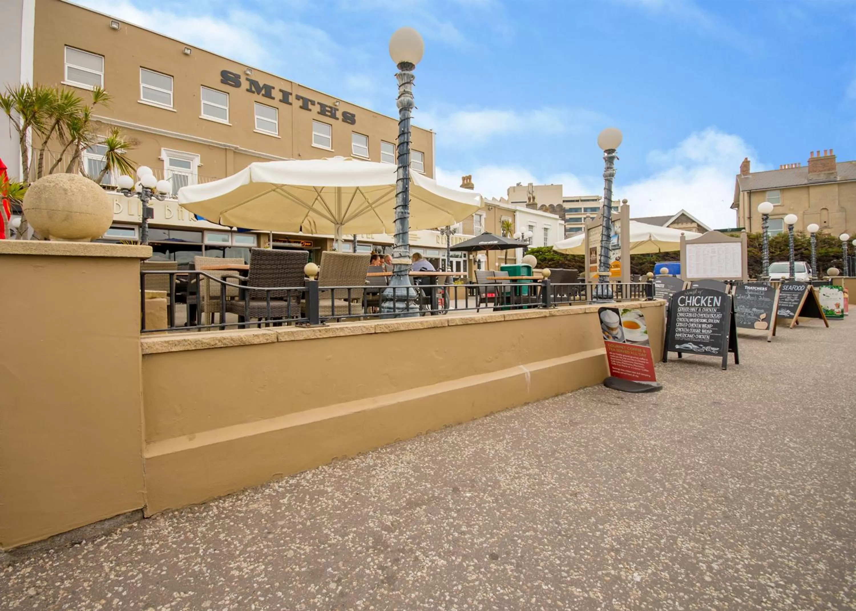 Facade/entrance in Smiths Hotel