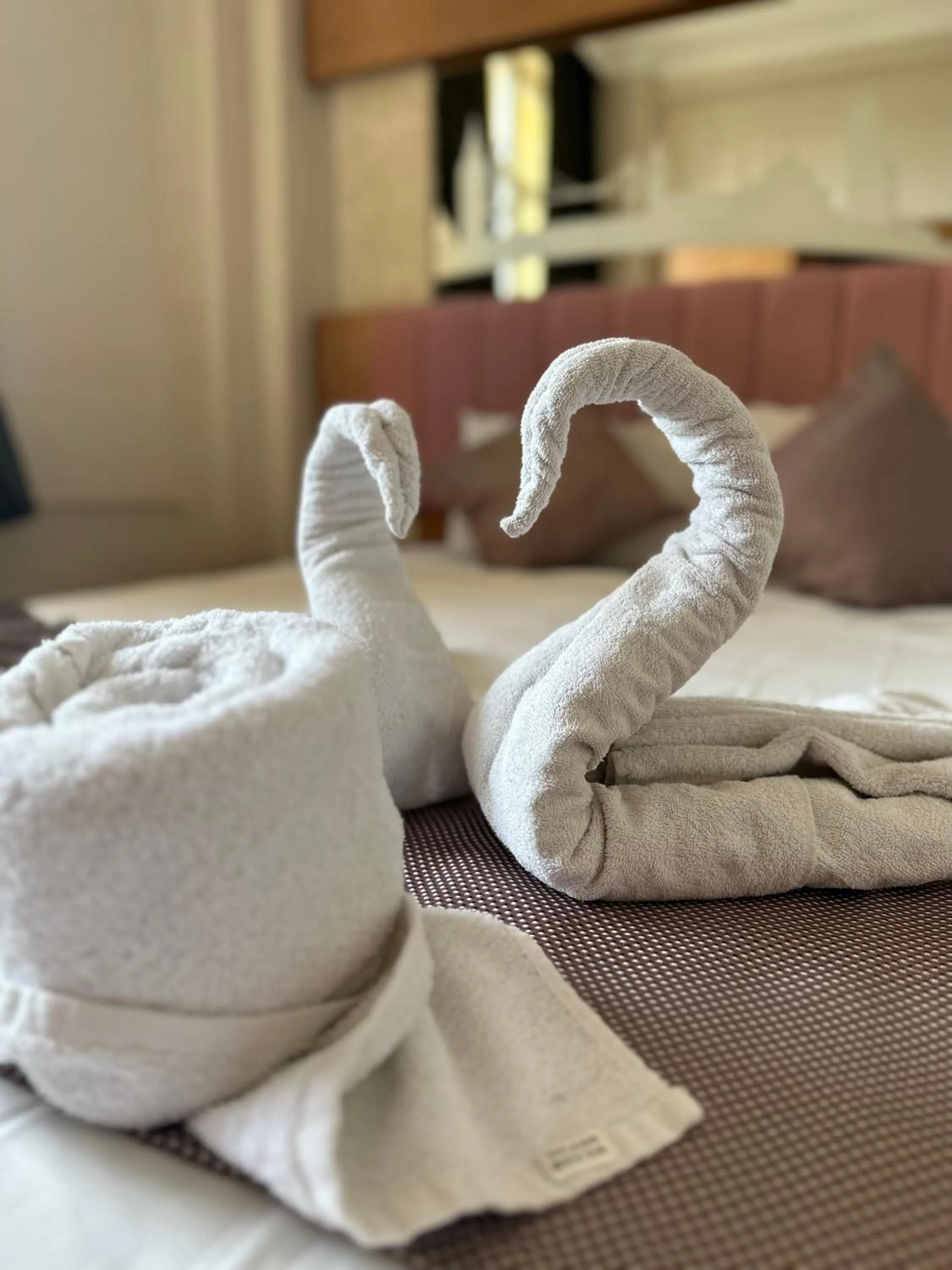 Bedroom, Bed in Divas Silver