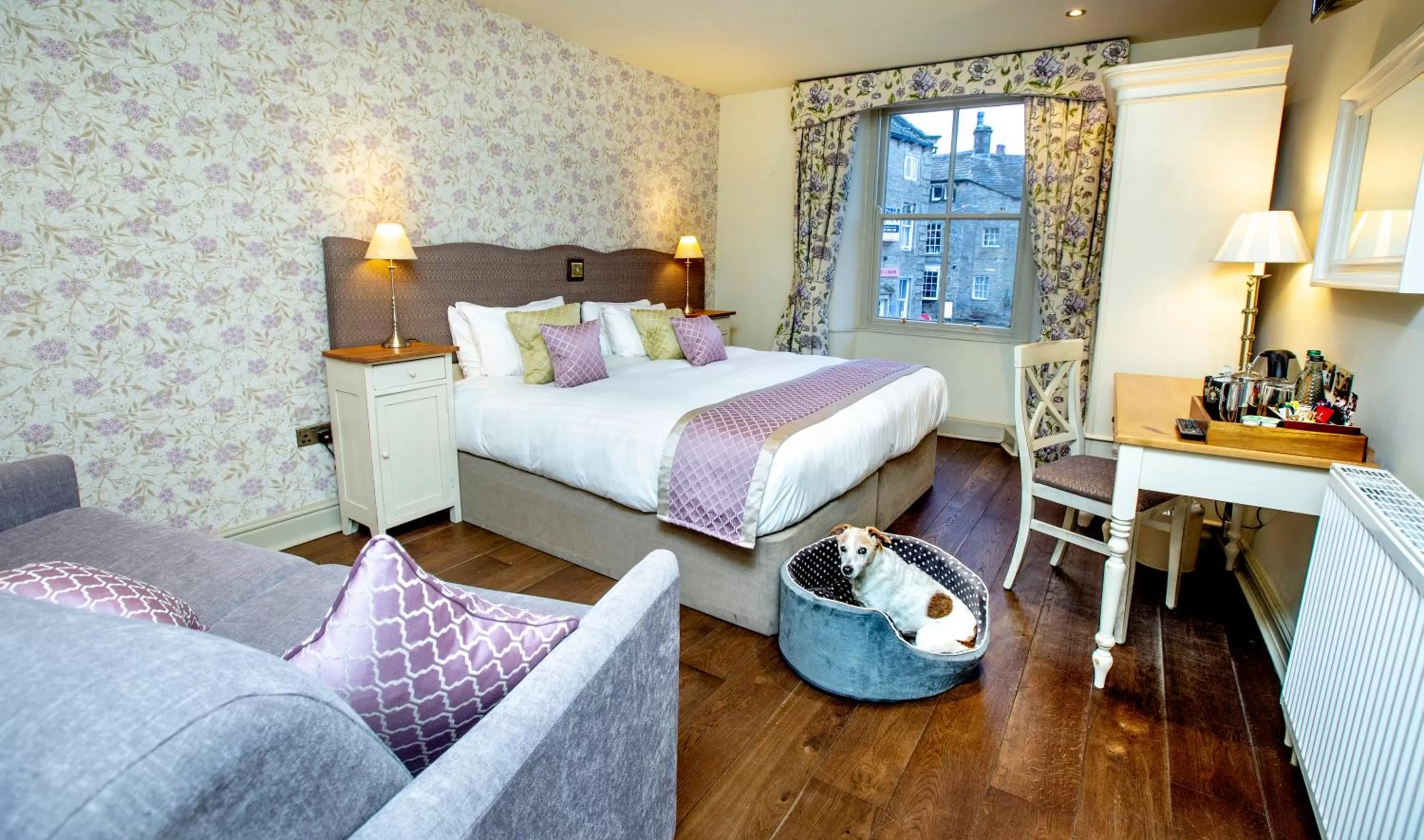 Seating area, Bed in The Devonshire Grassington